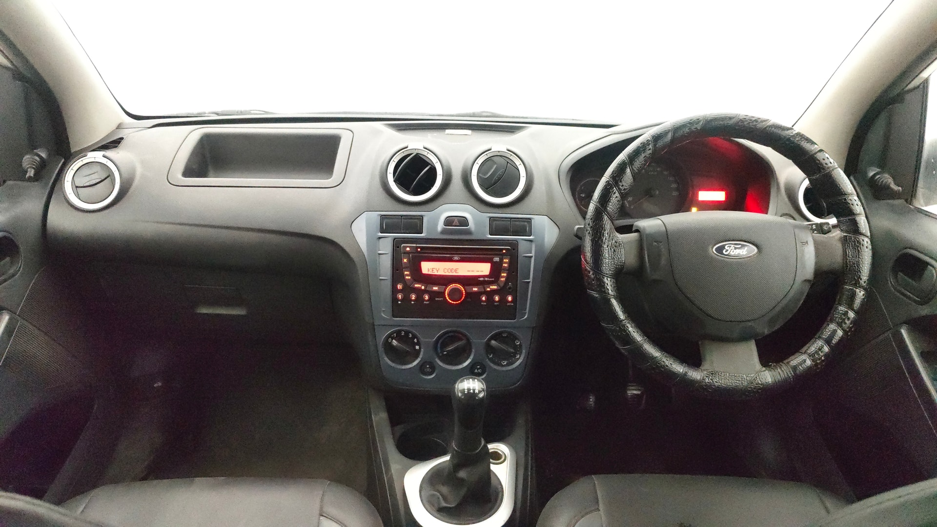 View 2013 Ford Figo 1.2P Ambiente MT BS IV Image 15 Used 2013 Ford Figo 1.2P Ambiente MT BS IV Image 15