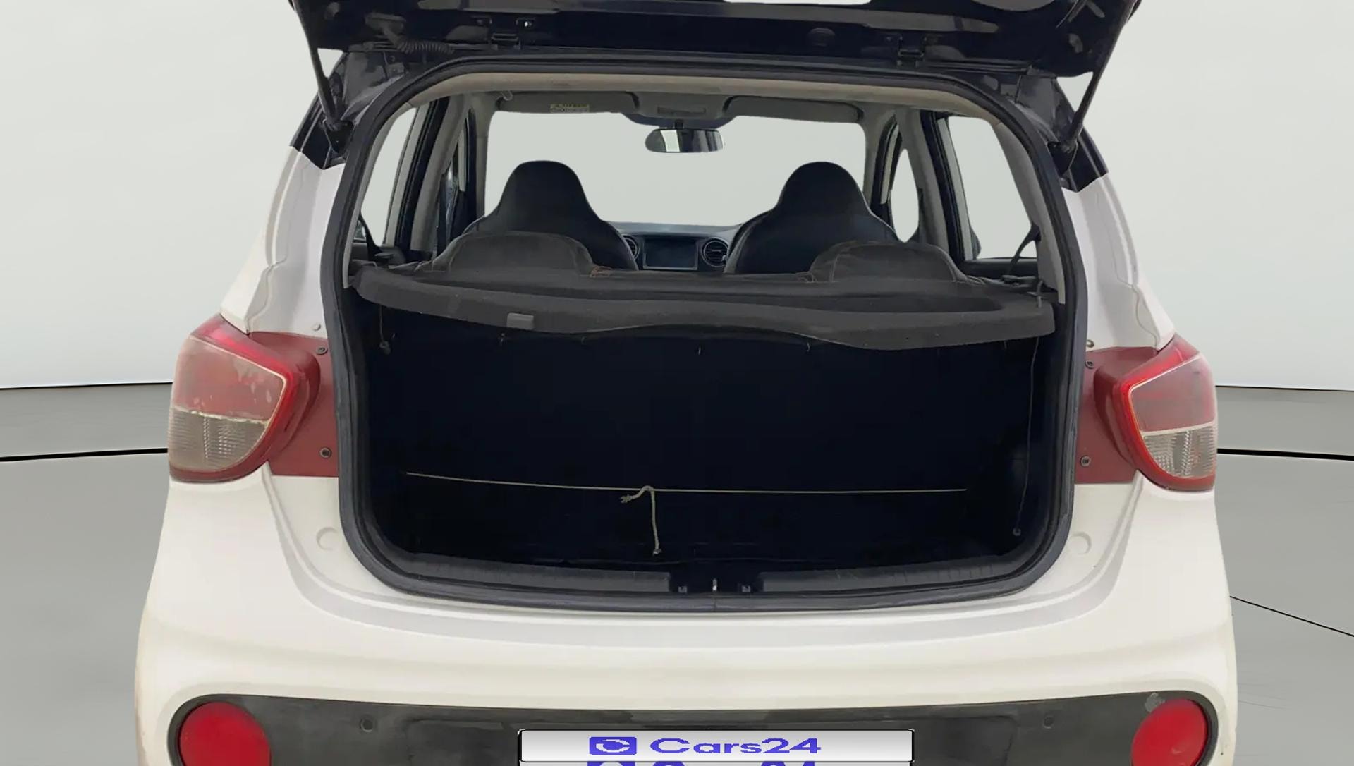 View 2018 Hyundai Grand i10 Sportz 1.2 Kappa VTVT Dual Tone Image 38 Used 2018 Hyundai Grand i10 Sportz 1.2 Kappa VTVT Dual Tone Image 38