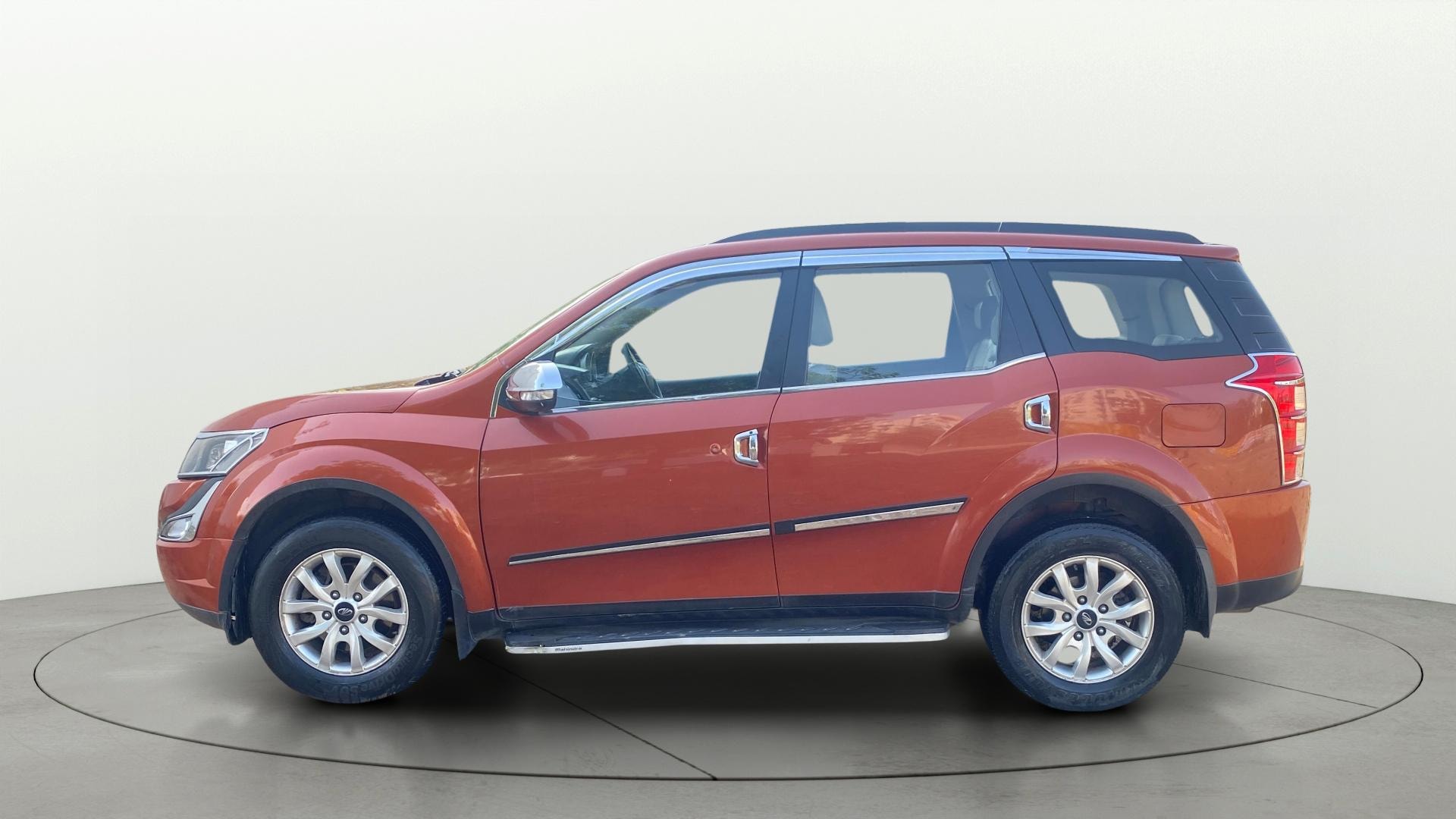 View 2017 Mahindra XUV500 W10 FWD AT Image 28 Used 2017 Mahindra XUV500 W10 FWD AT Image 28