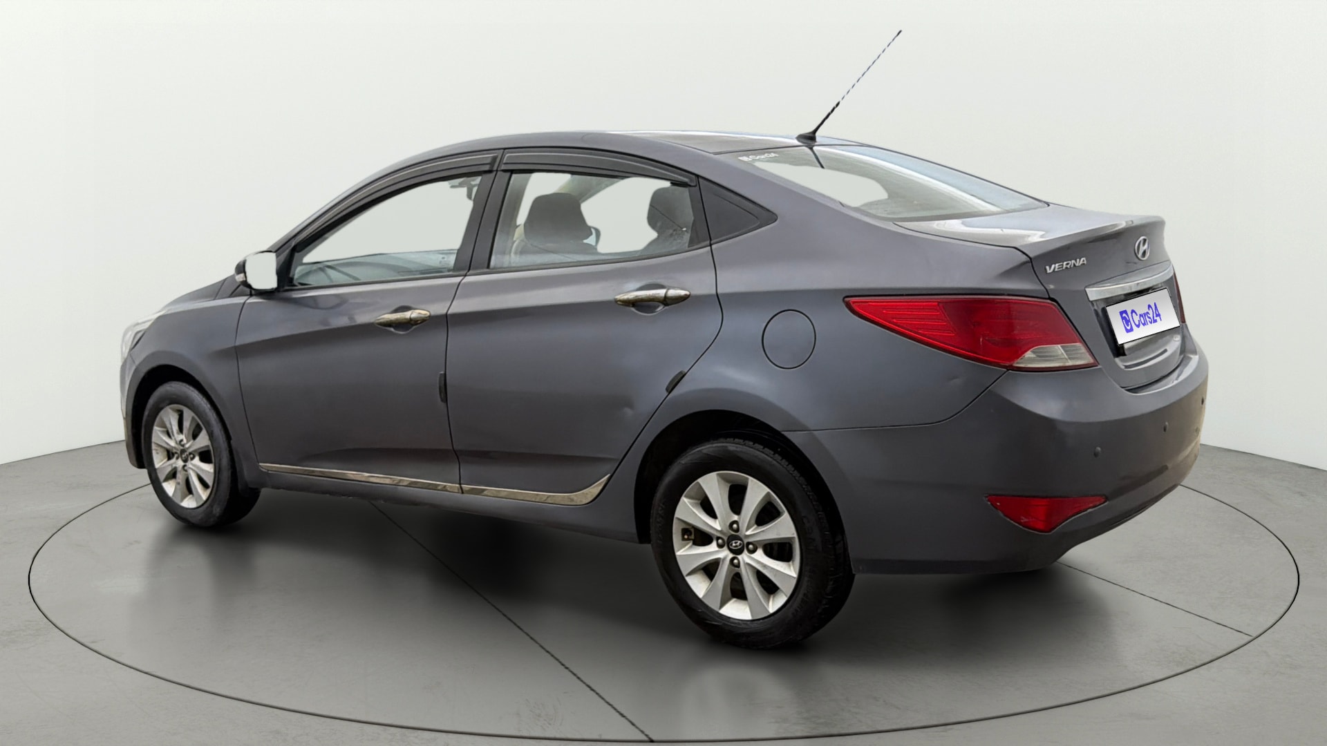 View 2015 Hyundai Fluidic Verna 1.6 VTVT S Image 2 Used 2015 Hyundai Fluidic Verna 1.6 VTVT S Image 2