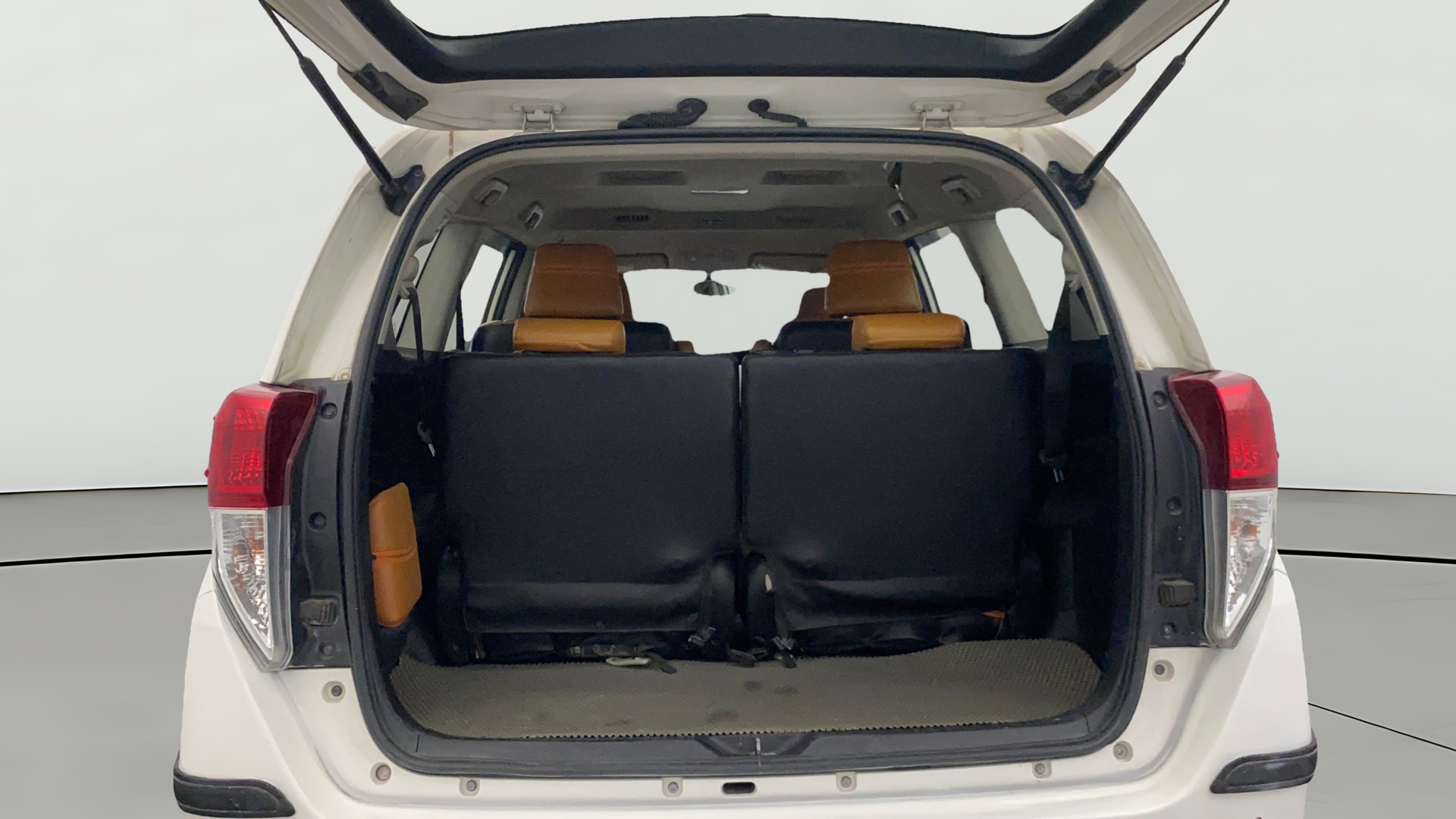 View 2021 Toyota Innova Crysta 2.4 G MT 7-Seater BS IV Image 38 Used 2021 Toyota Innova Crysta 2.4 G MT 7-Seater BS IV Image 38