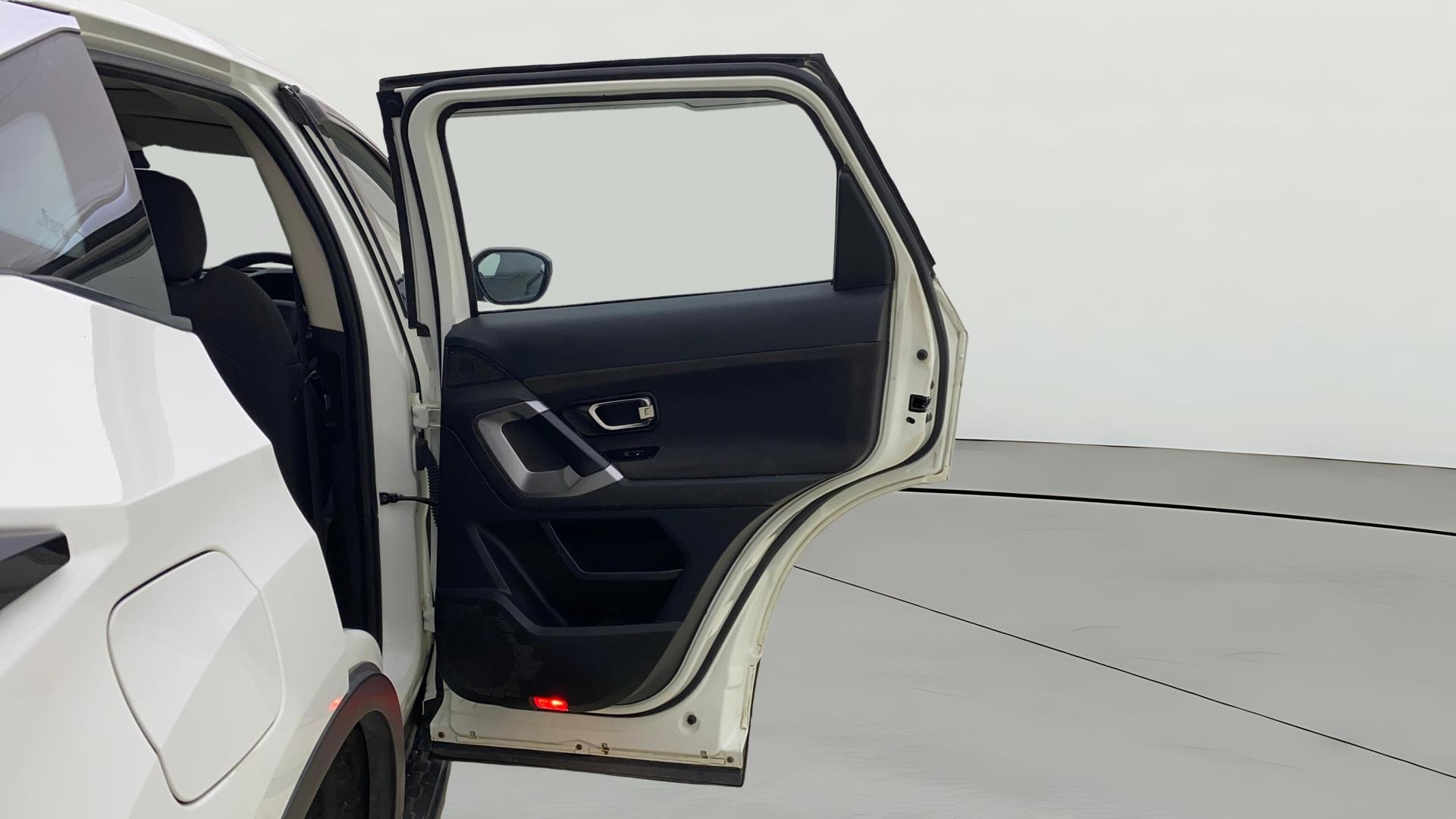 View 2023 Tata Harrier XE Image 6 Used 2023 Tata Harrier XE Image 6
