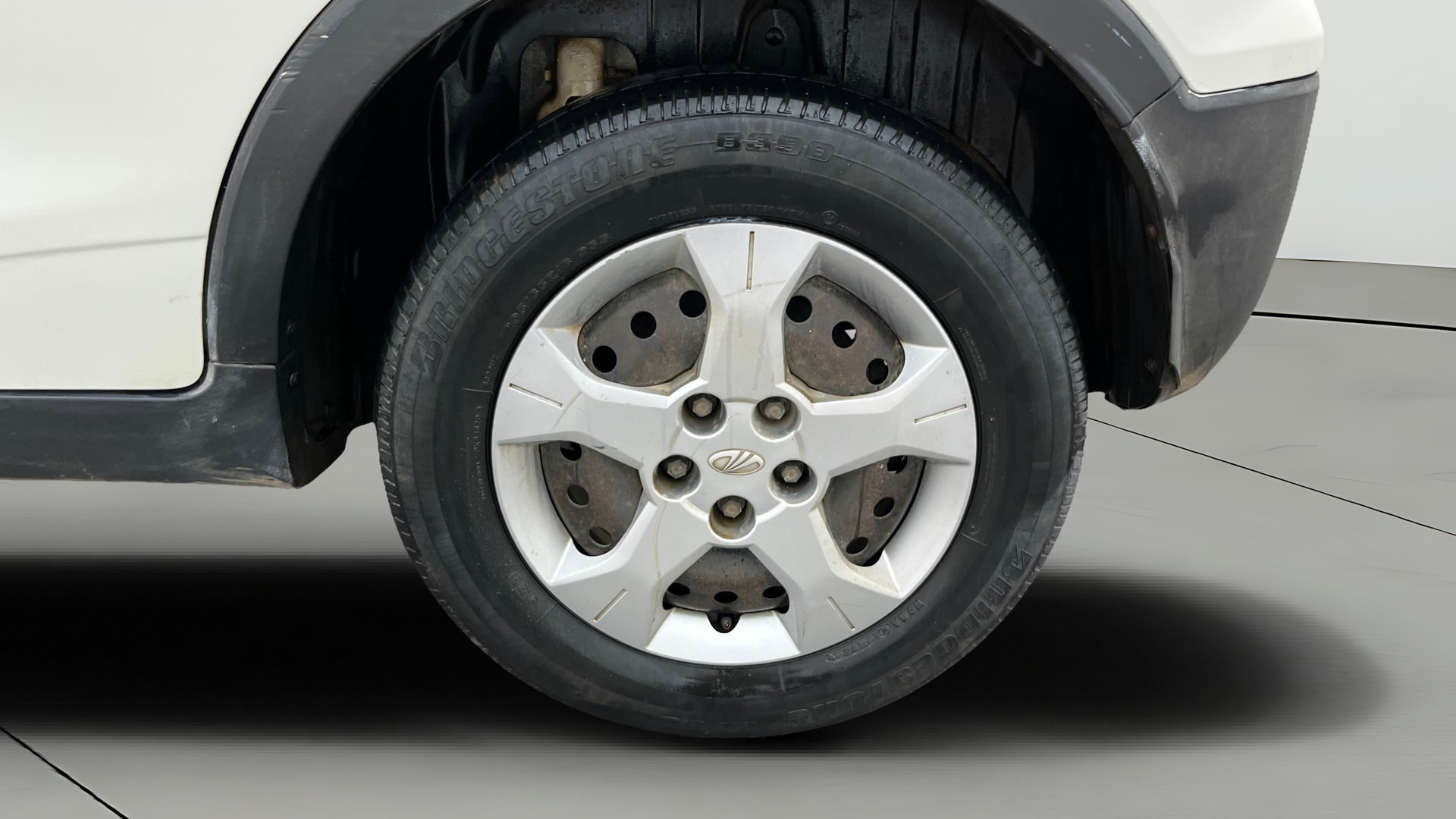View 2021 Mahindra XUV300 W4 Petrol BS IV Image 11 Used 2021 Mahindra XUV300 W4 Petrol BS IV Image 11