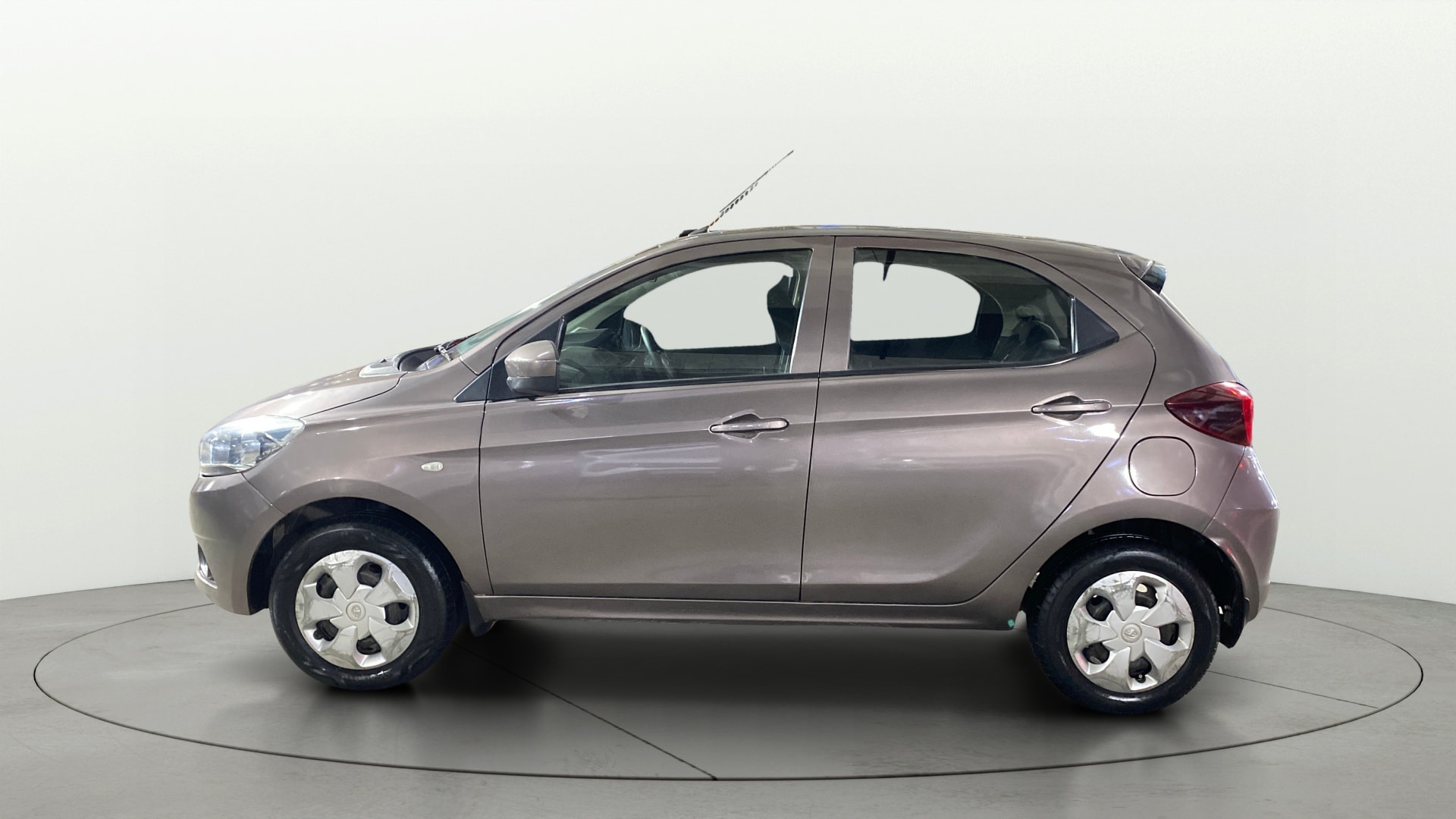View 2018 Tata Tiago Revotorq XB Image 5 Used 2018 Tata Tiago Revotorq XB Image 5