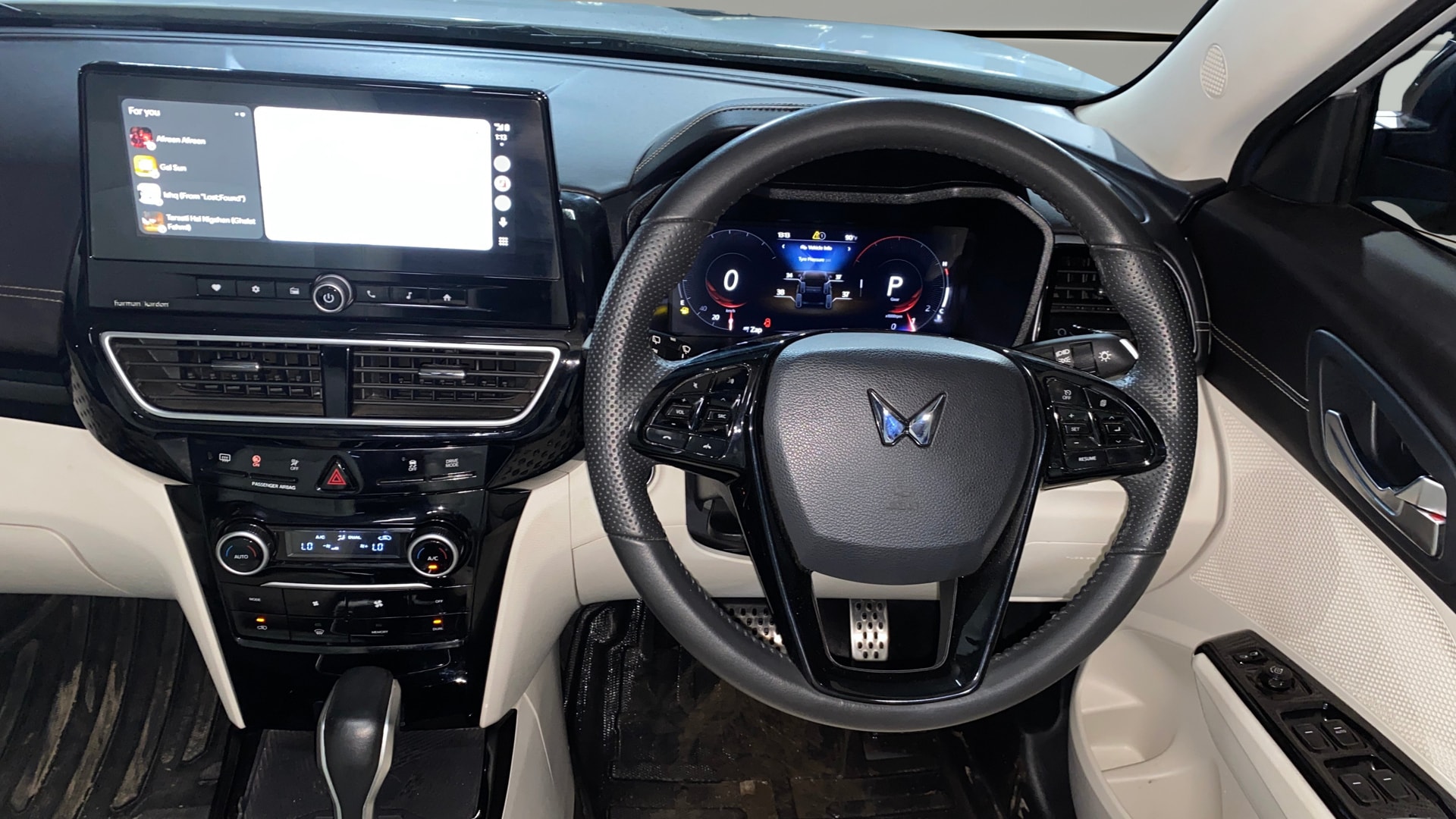 View 2025 Mahindra XUV 3XO AX7 1.2 TGDi AT Image 13 Used 2025 Mahindra XUV 3XO AX7 1.2 TGDi AT Image 13