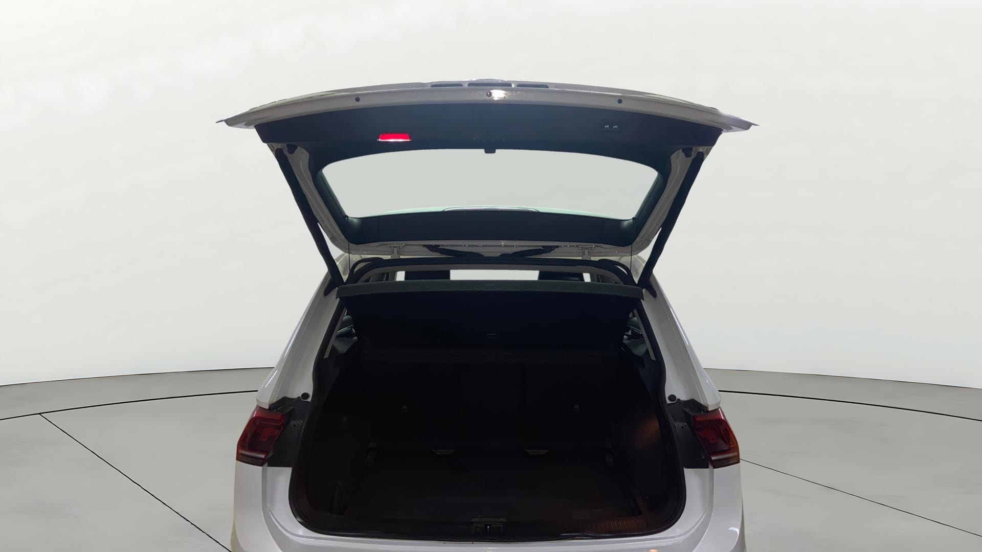 View 2020 Volkswagen Tiguan DSG 4MOTION Comfortline Image 17 Used 2020 Volkswagen Tiguan DSG 4MOTION Comfortline Image 17