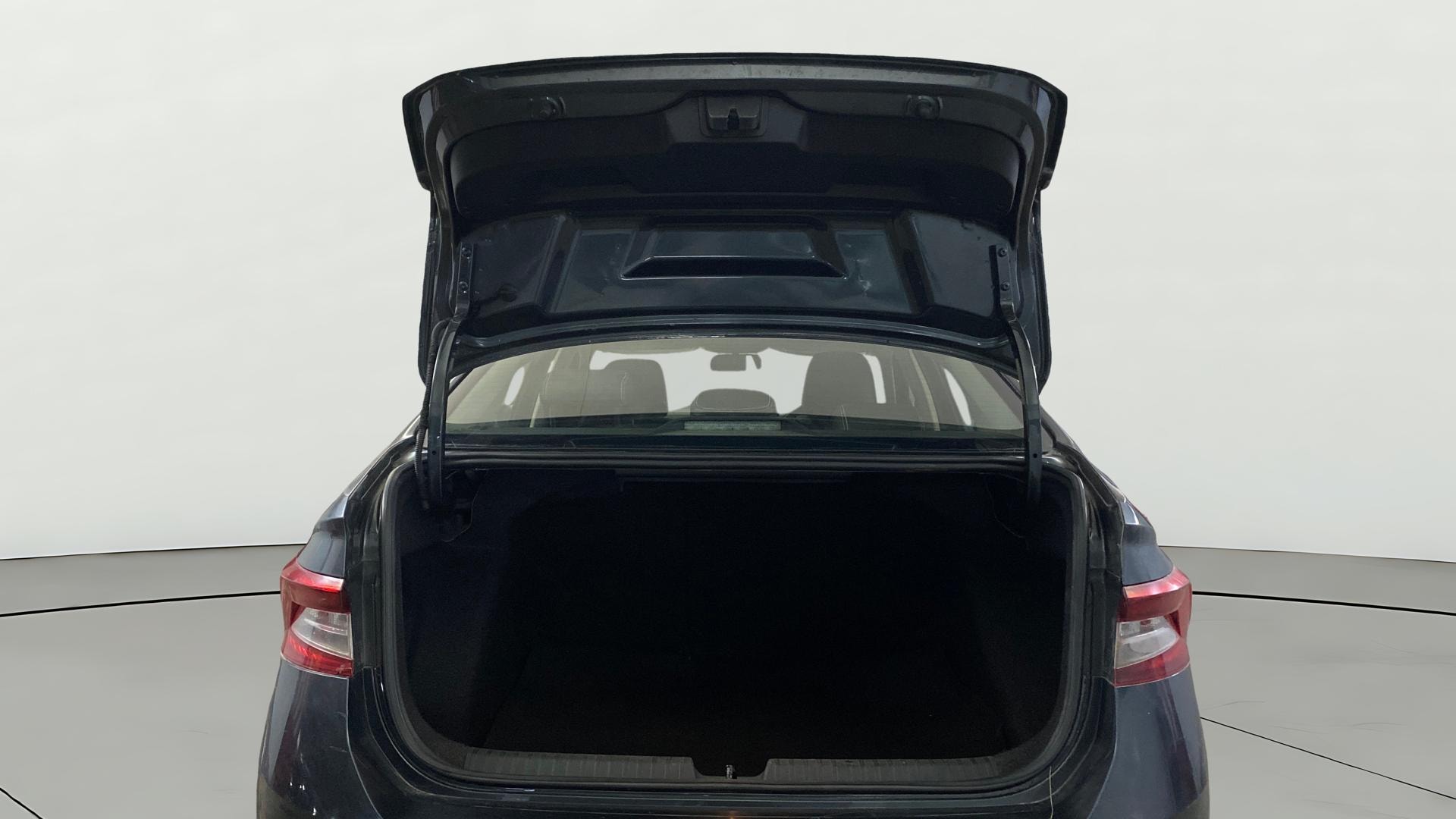View 2022 Skoda Slavia Ambition 1.0 TSI AT Image 17 Used 2022 Skoda Slavia Ambition 1.0 TSI AT Image 17