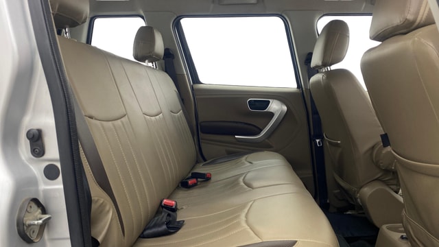 View Mahindra TUV300 Image 28 Used Mahindra TUV300 Image 28