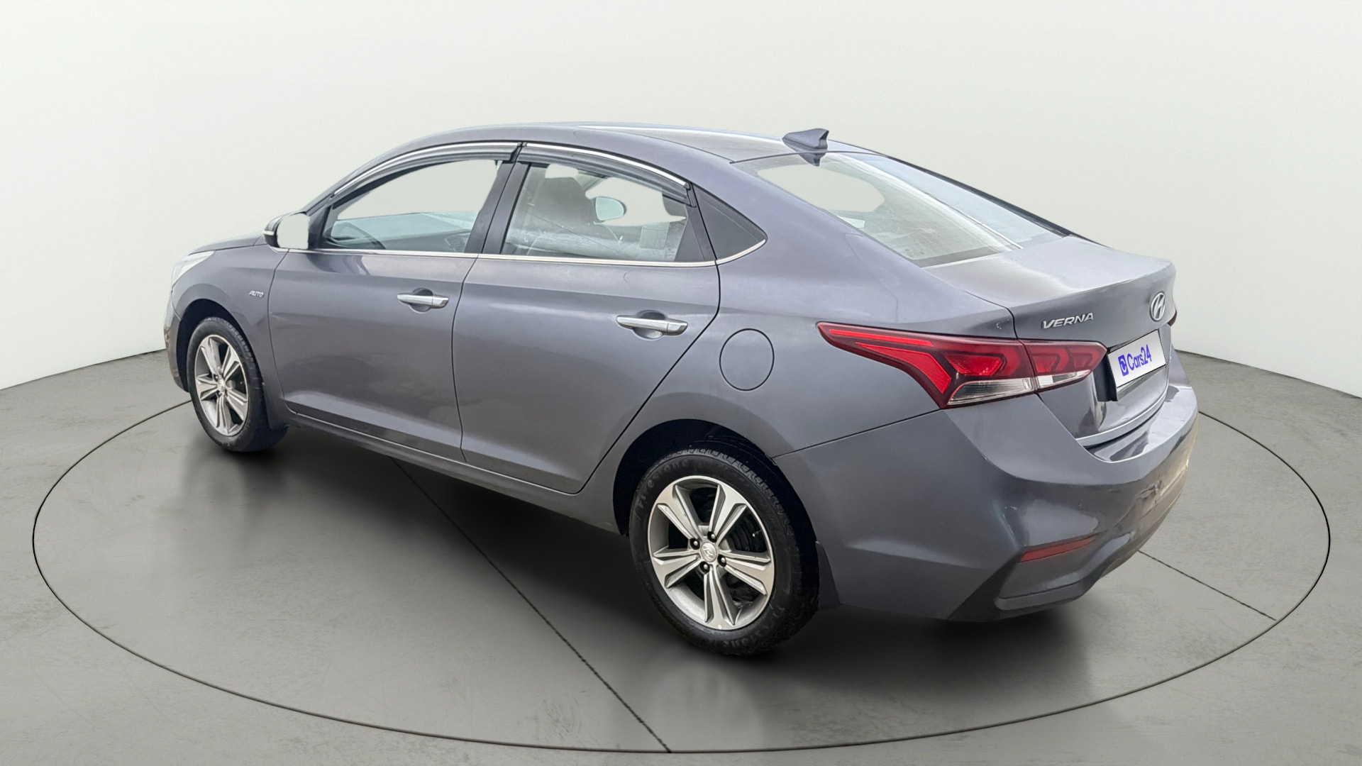 View 2017 Hyundai Verna 1.6 VTVT SX (O) AT Image 2 Used 2017 Hyundai Verna 1.6 VTVT SX (O) AT Image 2
