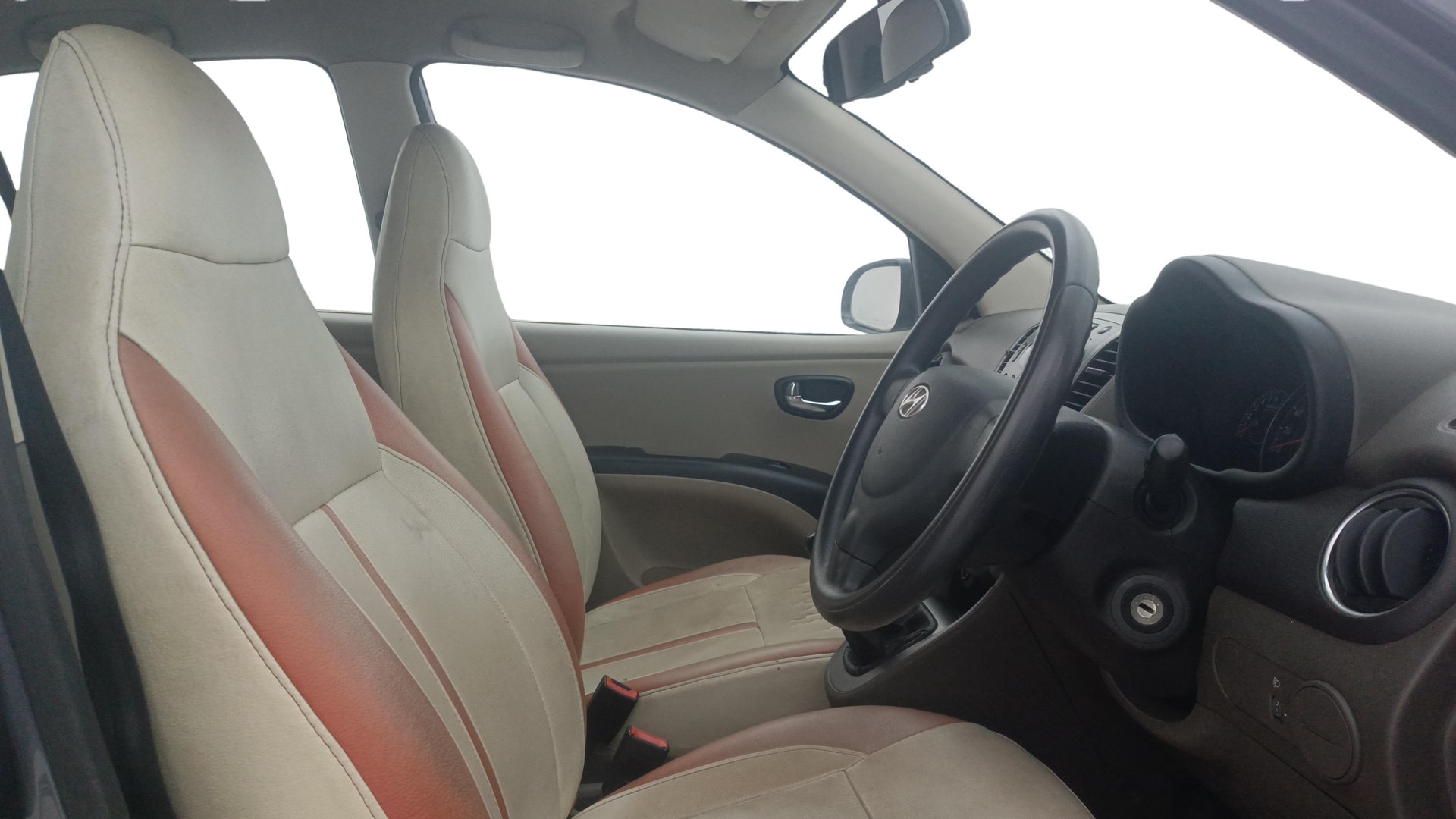 View 2013 Hyundai i10 1.2 Sportz MT Image 25 Used 2013 Hyundai i10 1.2 Sportz MT Image 25
