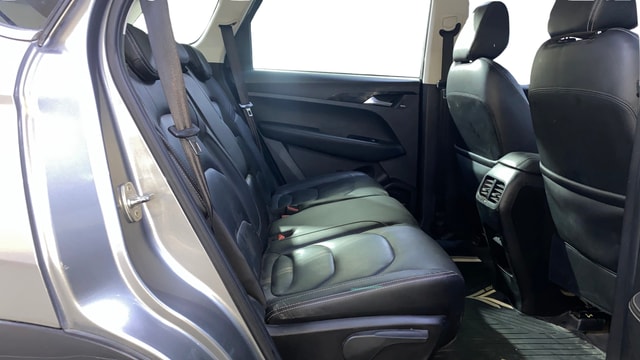 View MG Hector Image 38 Used MG Hector Image 38
