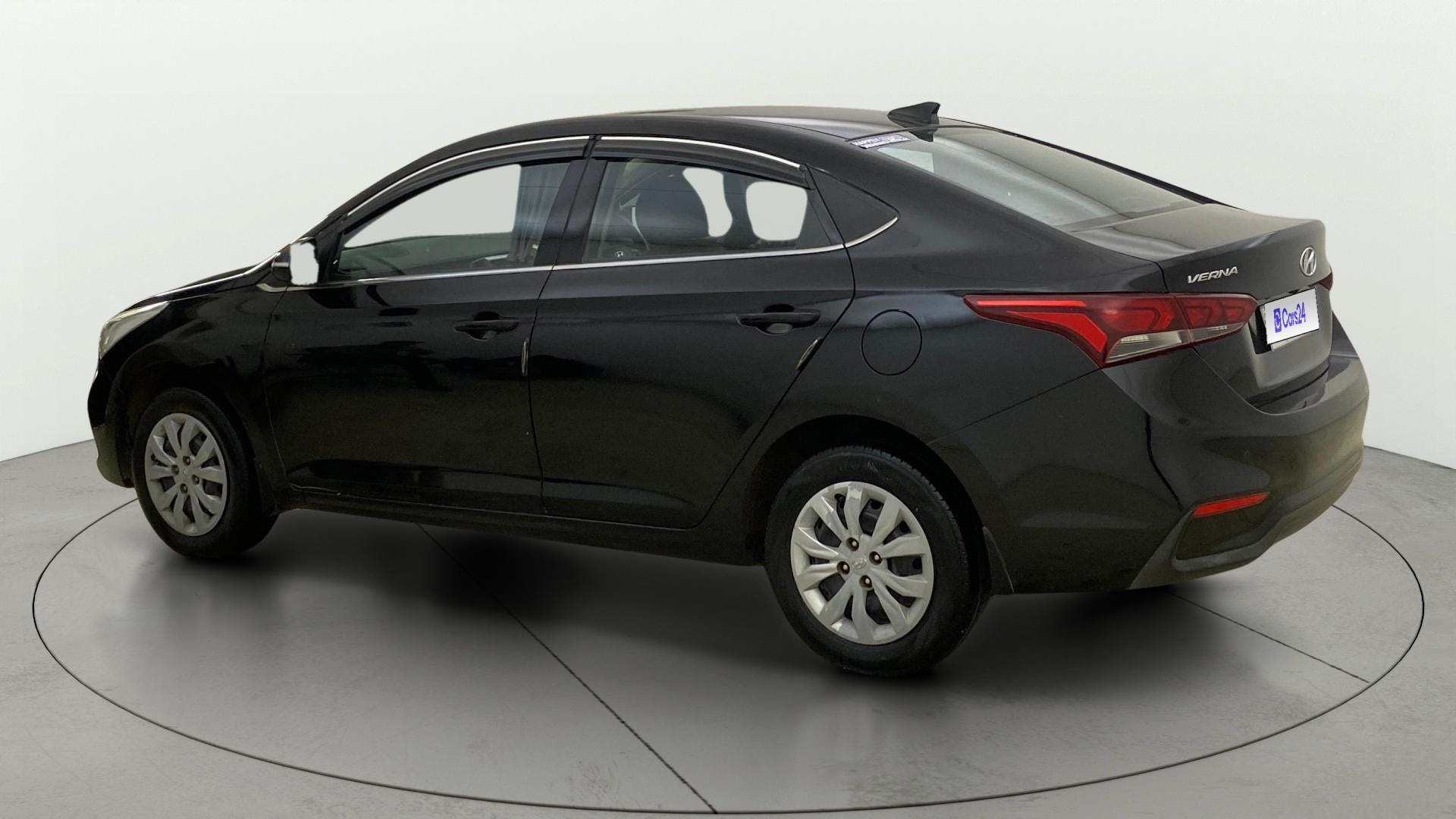 View 2019 Hyundai Verna 1.4 VTVT E Image 2 Used 2019 Hyundai Verna 1.4 VTVT E Image 2