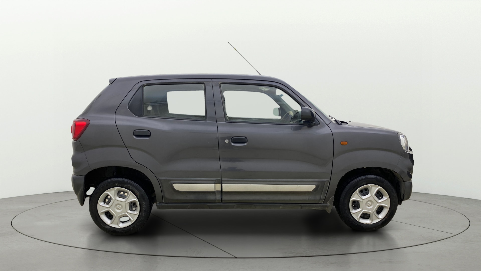 View 2021 Maruti Suzuki 1000 Base Variant Image 25 Used 2021 Maruti Suzuki 1000 Base Variant Image 25