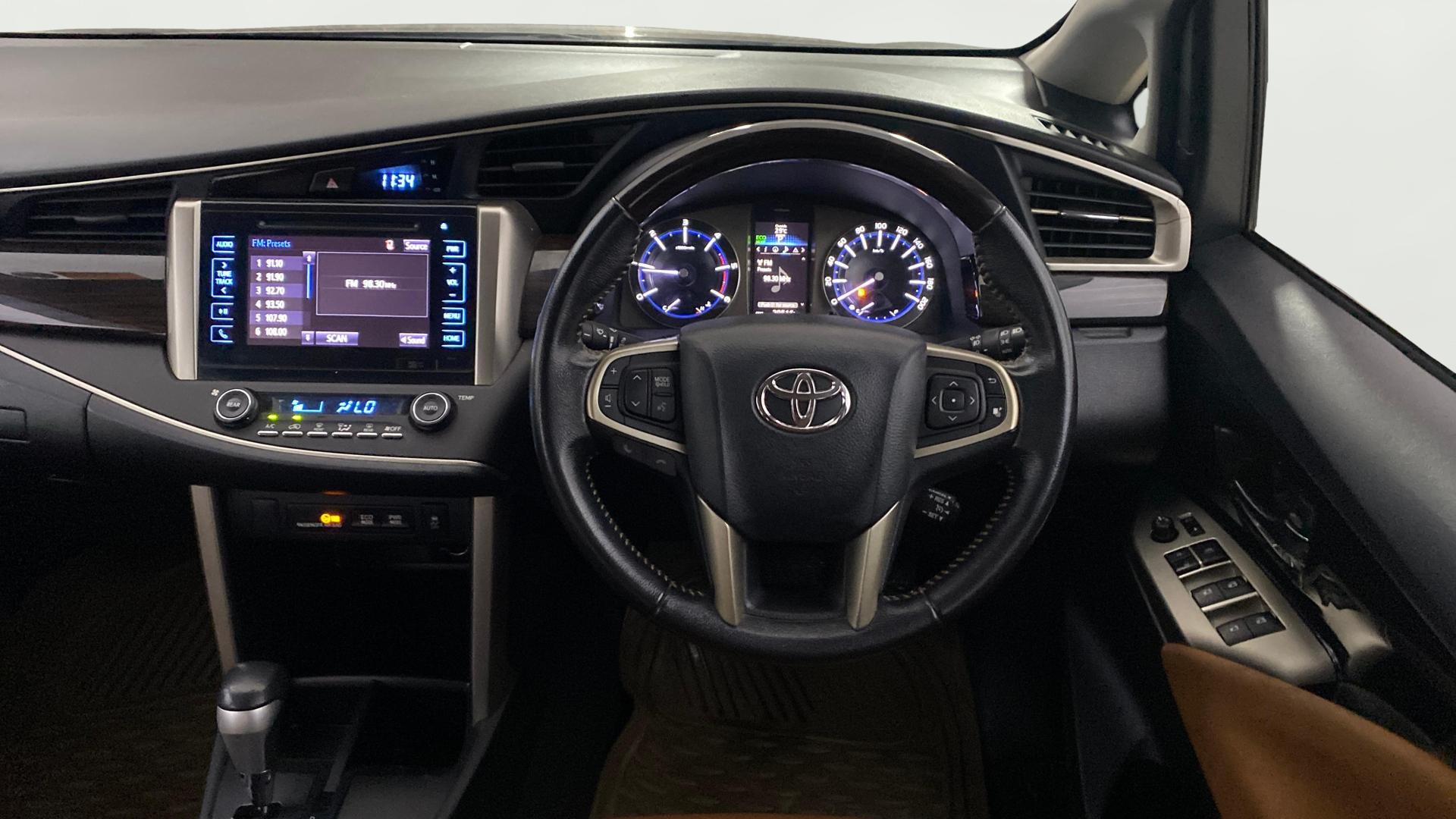 Used 2018 Toyota Innova Crysta Used 2018 Toyota Innova Crysta