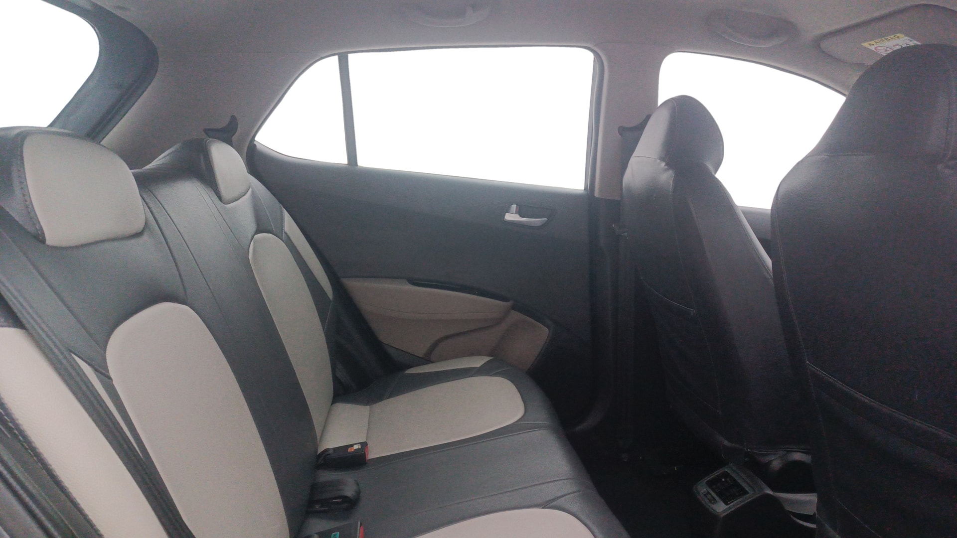View 2017 Hyundai Grand i10 1.2 Sportz AT Petrol Image 29 Used 2017 Hyundai Grand i10 1.2 Sportz AT Petrol Image 29