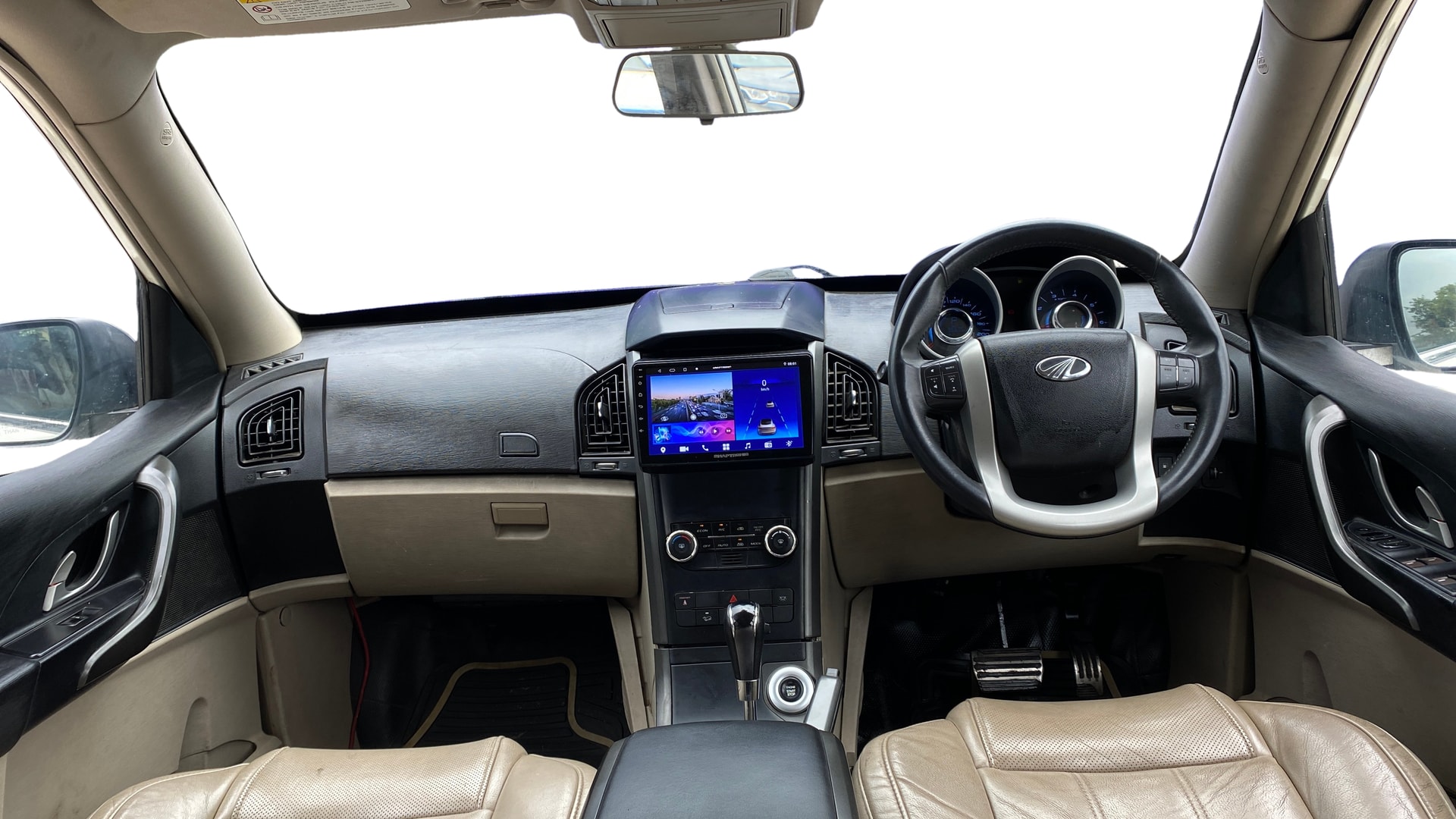 View 2017 Mahindra XUV500 W10 FWD AT Image 31 Used 2017 Mahindra XUV500 W10 FWD AT Image 31