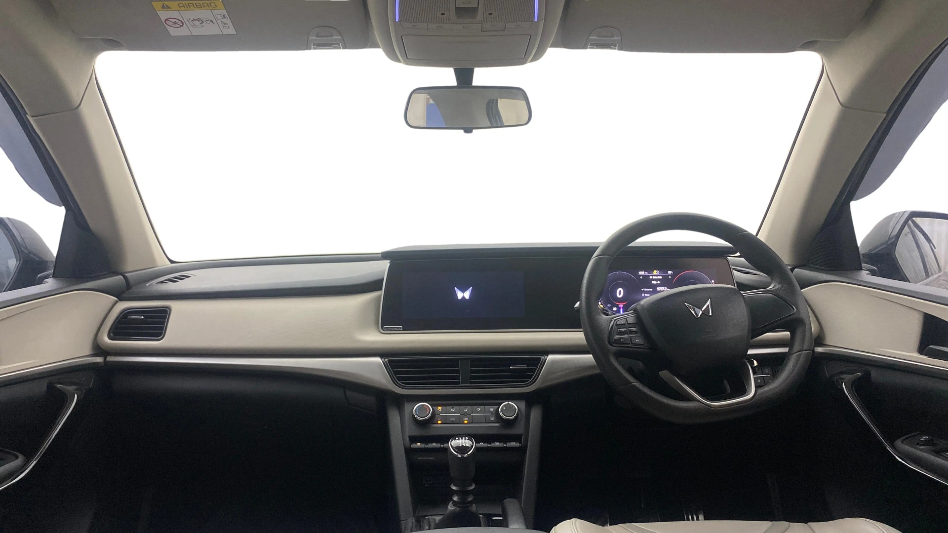 Used 2022 Mahindra XUV700 Used 2022 Mahindra XUV700