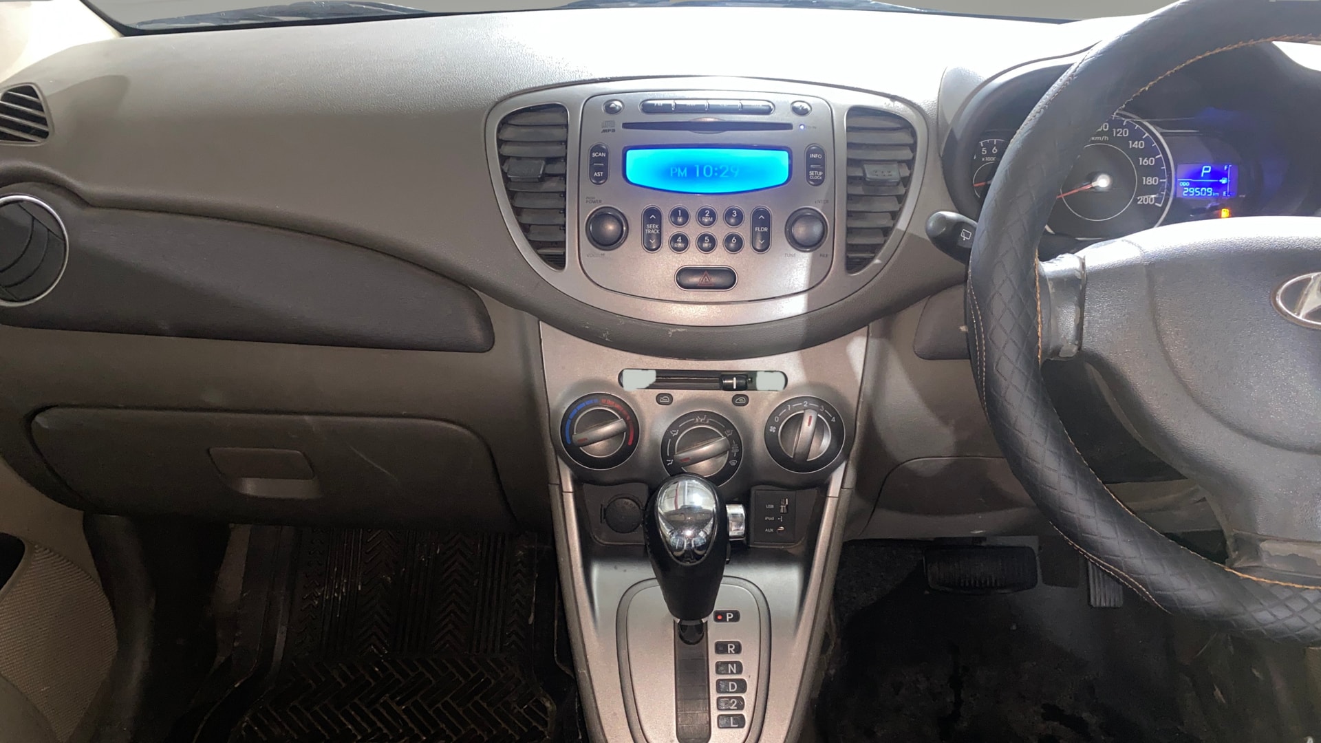 View 2013 Hyundai i10 1.2 Sportz AT Image 17 Used 2013 Hyundai i10 1.2 Sportz AT Image 17
