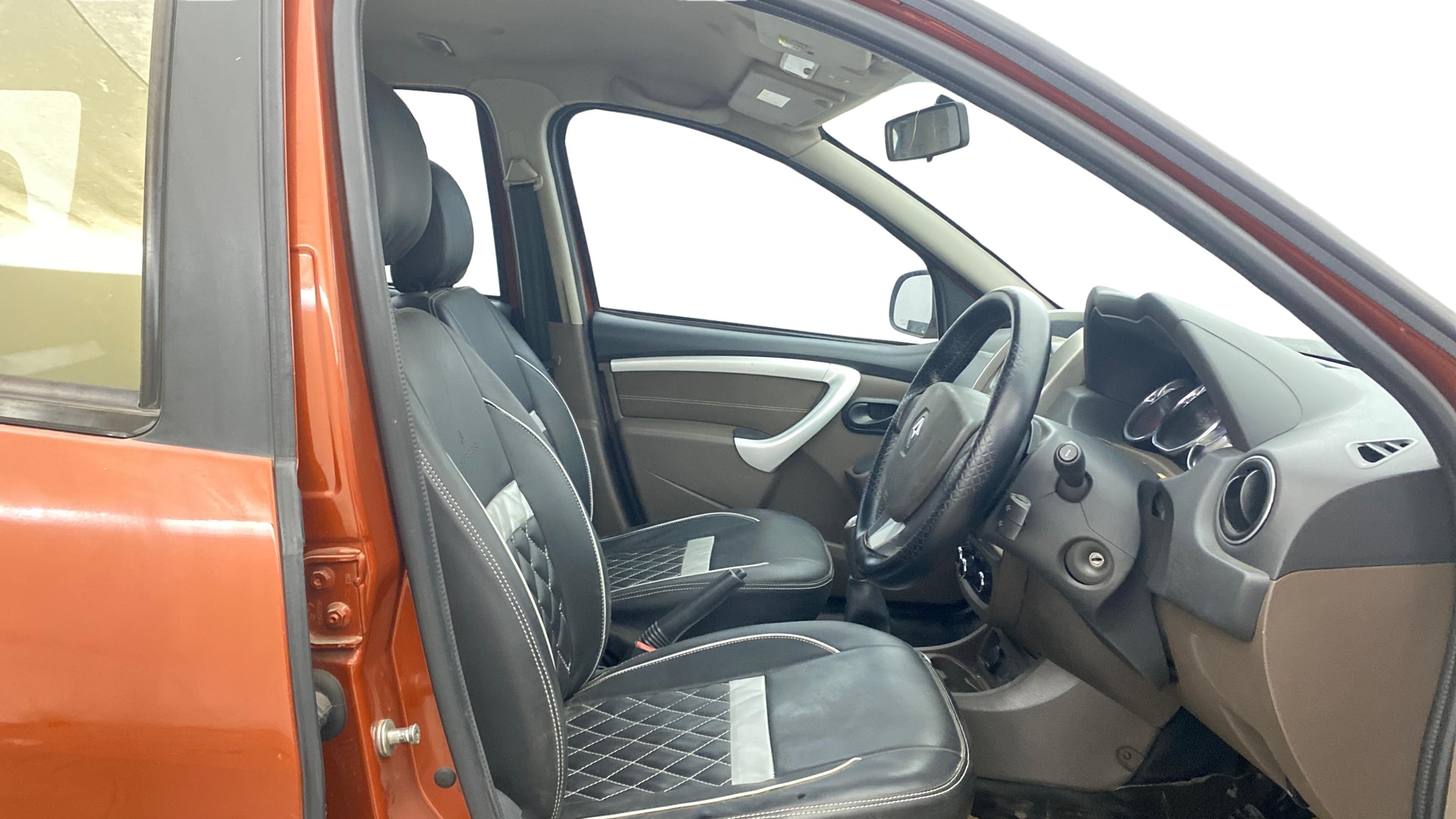 View 2016 Renault Duster Diesel 85PS STD Image 25 Used 2016 Renault Duster Diesel 85PS STD Image 25