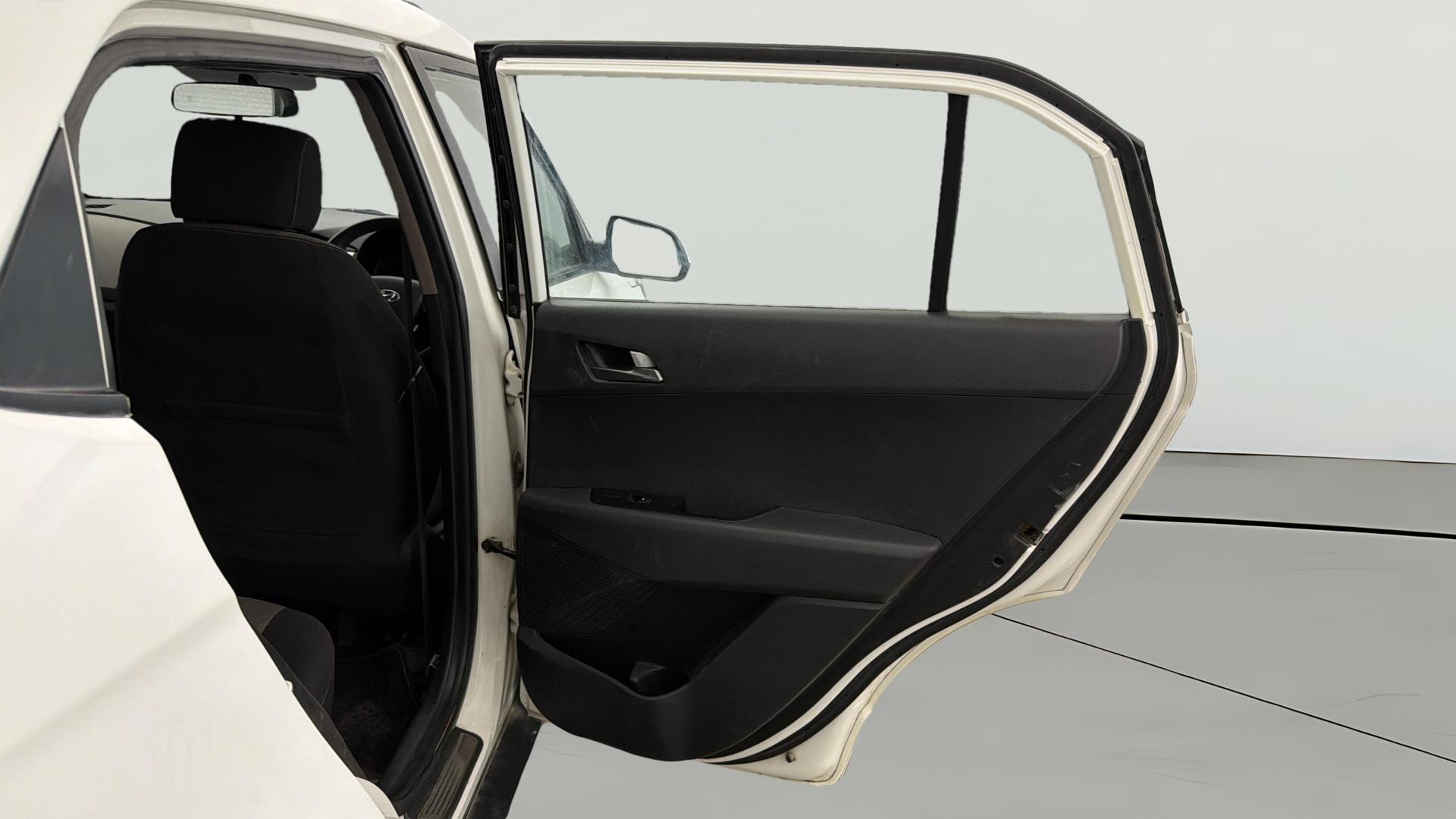 View 2015 Hyundai Creta 1.6 SX Plus Petrol Image 7 Used 2015 Hyundai Creta 1.6 SX Plus Petrol Image 7