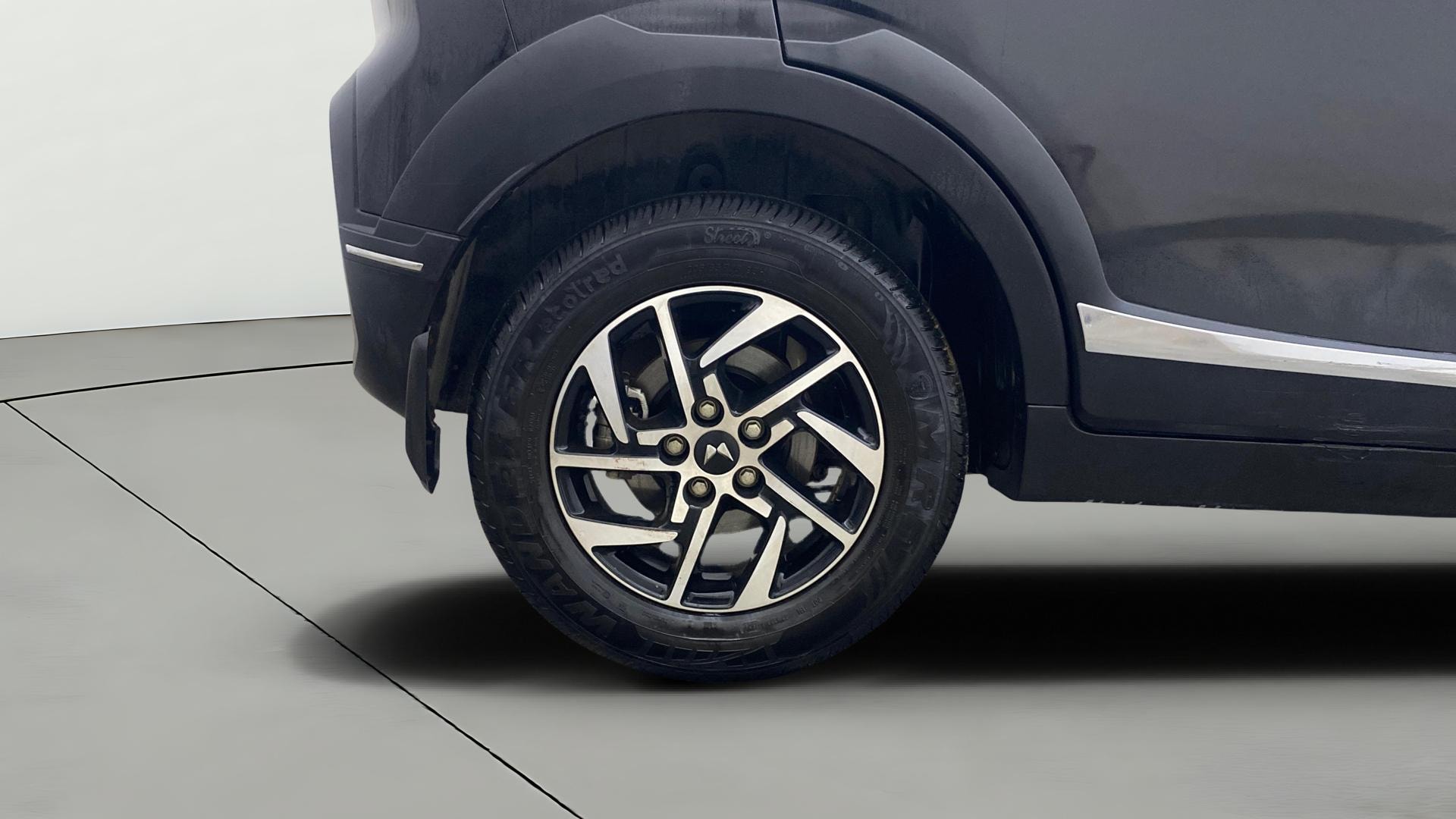 View 2024 Mahindra XUV 3XO AX5L 1.2 TGDi AT Image 34 Used 2024 Mahindra XUV 3XO AX5L 1.2 TGDi AT Image 34
