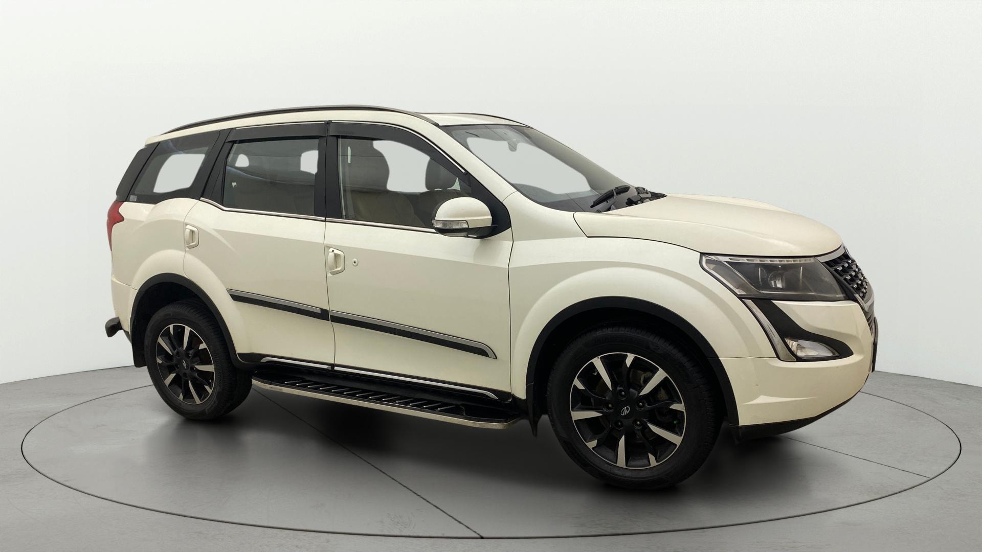 View 2021 Mahindra XUV500 W11 Image 24 Used 2021 Mahindra XUV500 W11 Image 24