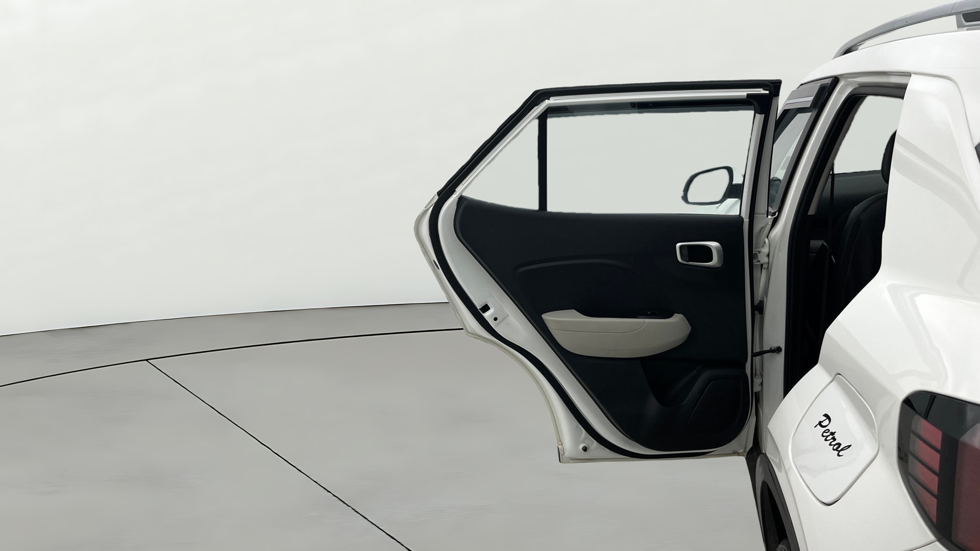 View 2024 Hyundai Venue S(O) Plus 1.2 Petrol MT Image 22 Used 2024 Hyundai Venue S(O) Plus 1.2 Petrol MT Image 22