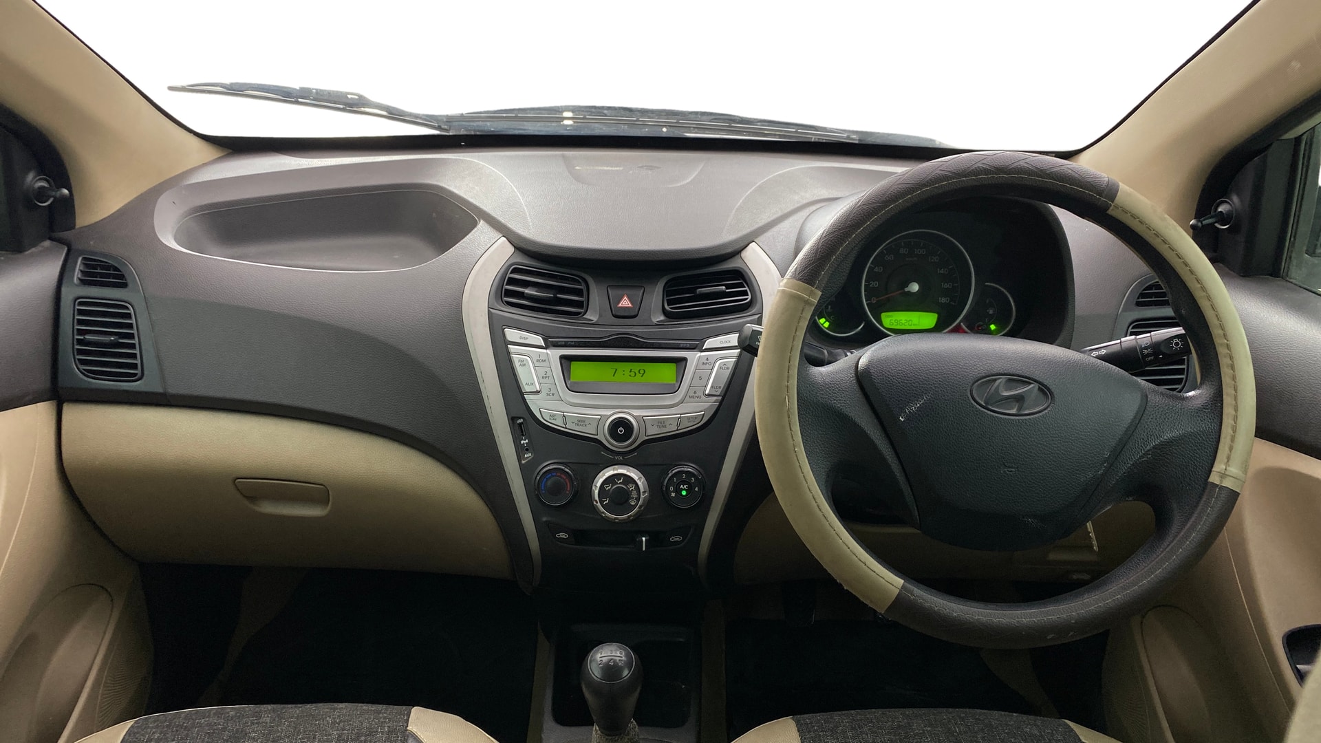 View 2017 Hyundai EON Magna Plus Image 15 Used 2017 Hyundai EON Magna Plus Image 15