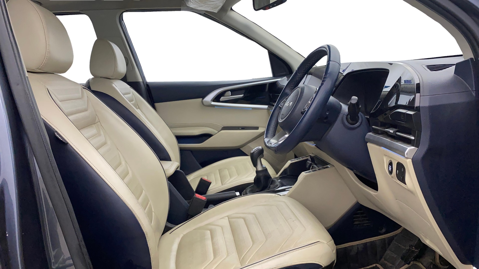 View 2022 Kia Carens Luxury Plus 1.4 Petrol 7 STR Image 19 Used 2022 Kia Carens Luxury Plus 1.4 Petrol 7 STR Image 19