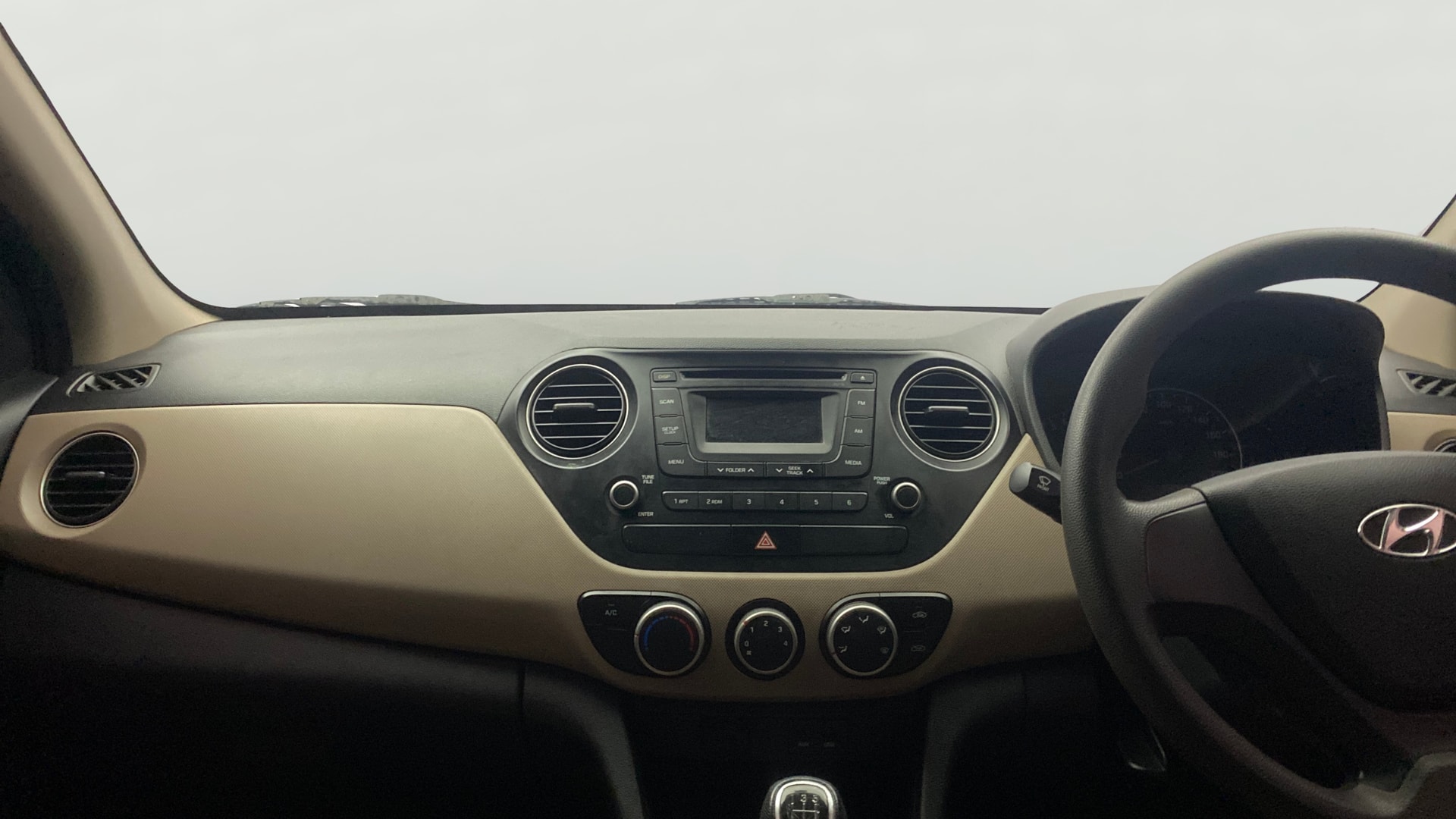 View 2014 Hyundai Grand i10 Sportz 1.2 Kappa Image 17 Used 2014 Hyundai Grand i10 Sportz 1.2 Kappa Image 17