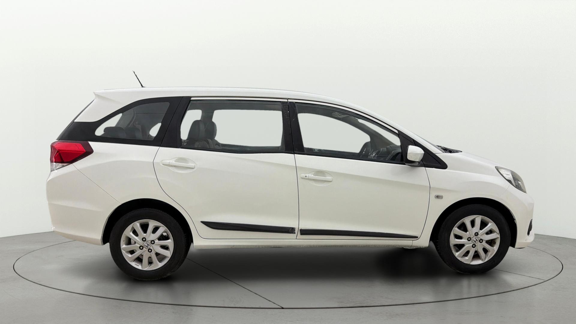View 2014 Honda Mobilio E Diesel Image 8 Used 2014 Honda Mobilio E Diesel Image 8
