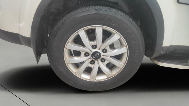 View Mahindra XUV500 Image 35 Used Mahindra XUV500 Image 35