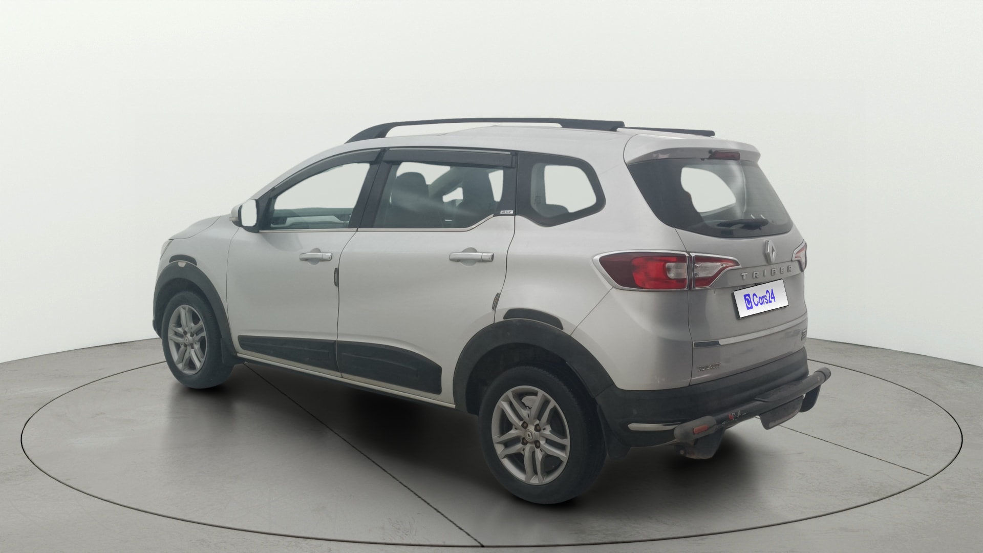 View 2020 Renault Triber RXZ AMT Image 2 Used 2020 Renault Triber RXZ AMT Image 2