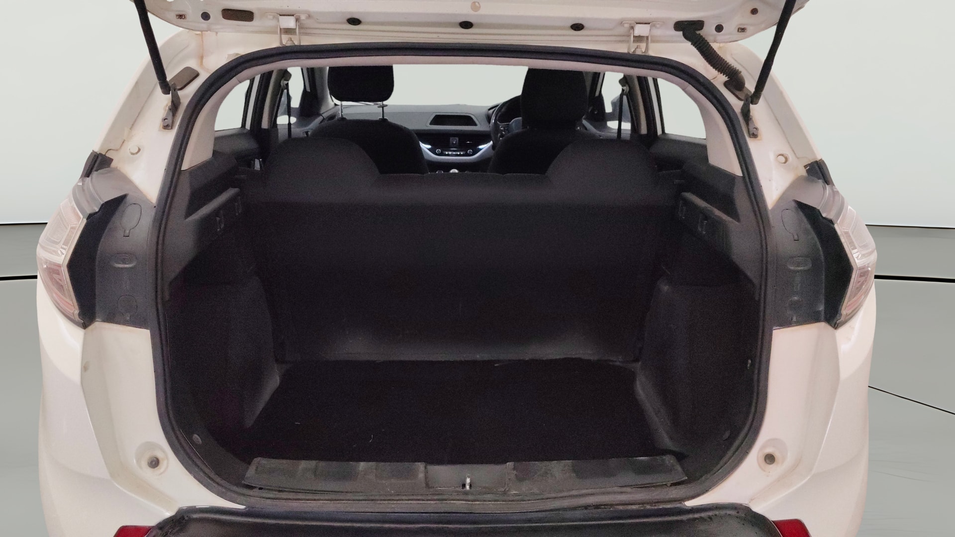 View 2018 Tata Nexon Revotron XM Image 36 Used 2018 Tata Nexon Revotron XM Image 36