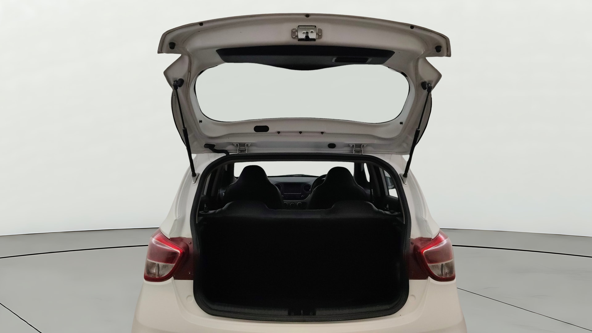 View 2018 Hyundai Grand i10 1.2 Sportz AT Petrol Image 16 Used 2018 Hyundai Grand i10 1.2 Sportz AT Petrol Image 16