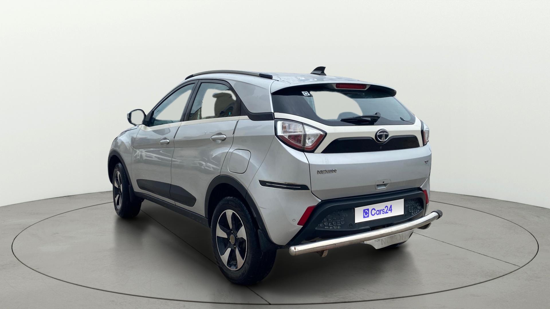 View 2019 Tata Nexon Revotron XE Image 2 Used 2019 Tata Nexon Revotron XE Image 2