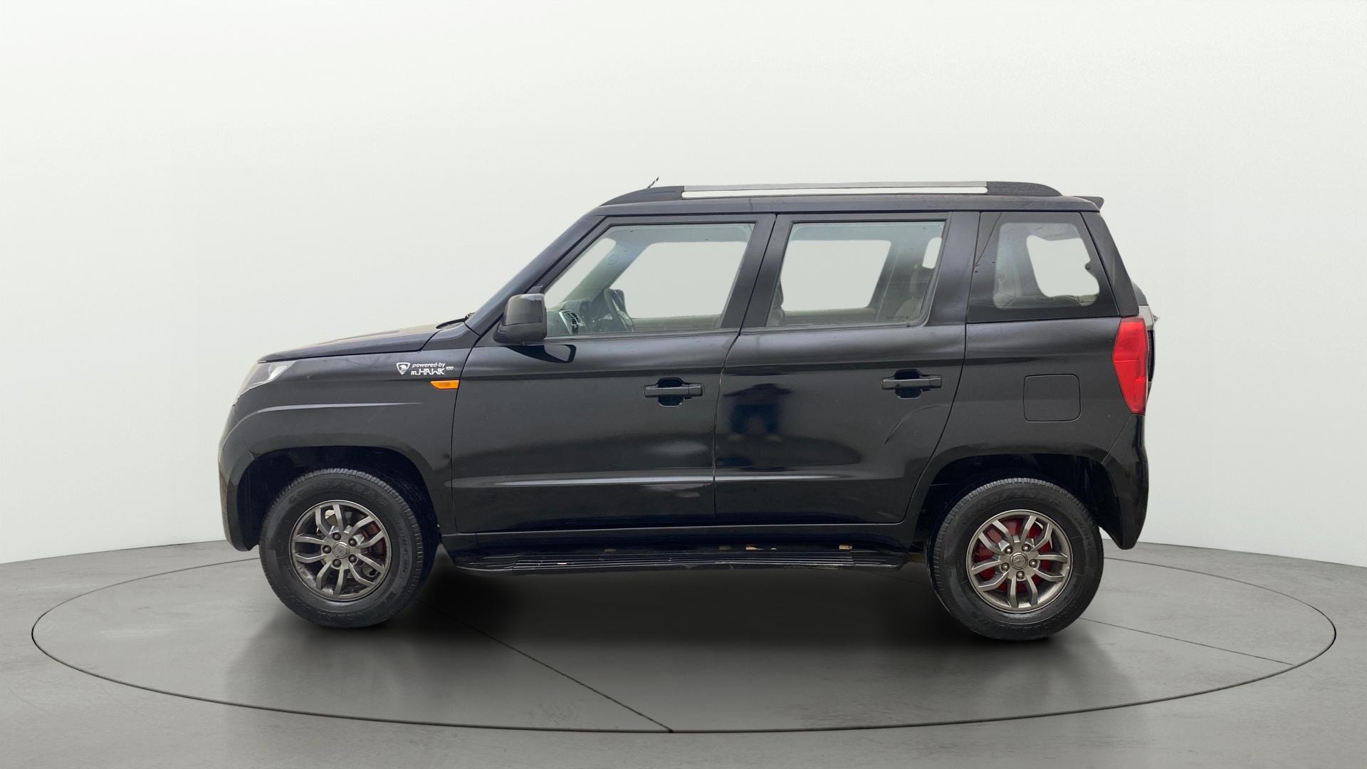 View 2018 Mahindra TUV300 T10 100HP AMT Image 5 Used 2018 Mahindra TUV300 T10 100HP AMT Image 5
