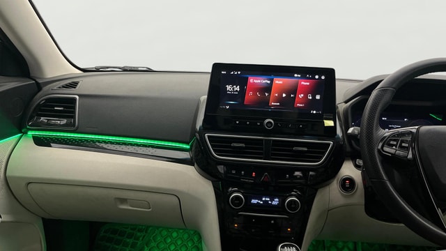 View Mahindra XUV 3XO Image 33 Used Mahindra XUV 3XO Image 33