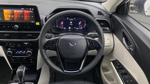 View Mahindra XUV 3XO Image 21 Used Mahindra XUV 3XO Image 21