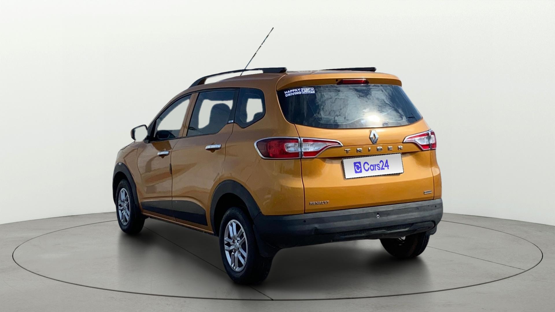View 2020 Renault Triber RXE Image 2 Used 2020 Renault Triber RXE Image 2