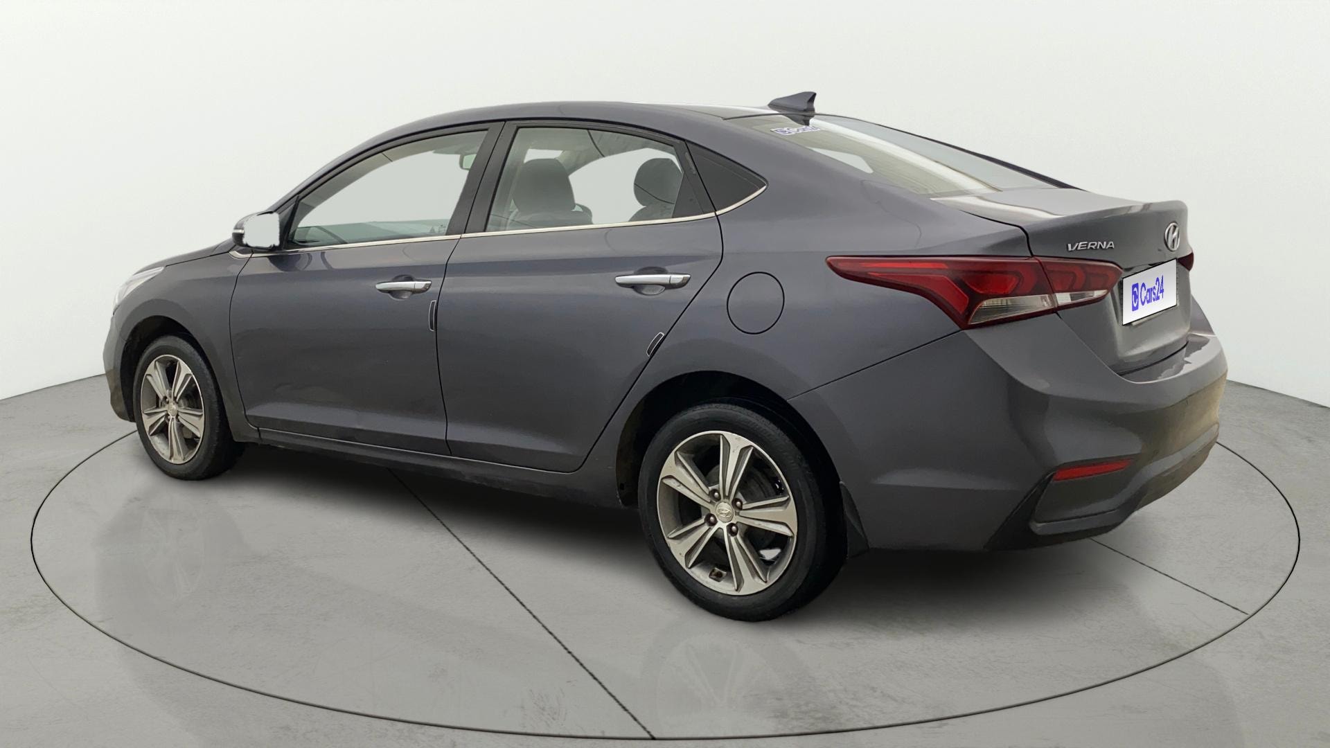 View 2018 Hyundai Verna 1.6 VTVT SX (O) Image 2 Used 2018 Hyundai Verna 1.6 VTVT SX (O) Image 2
