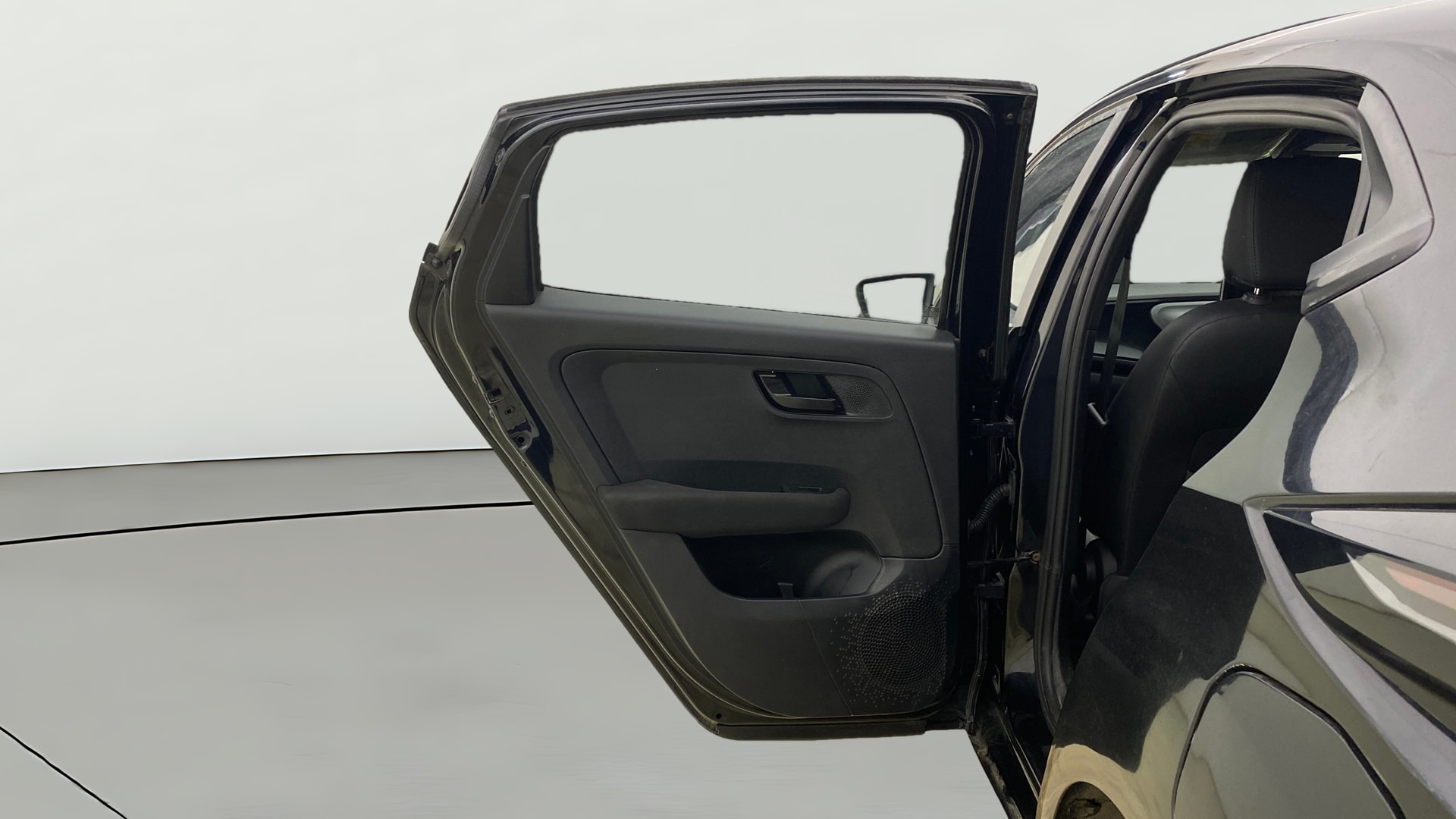View 2023 Tata Altroz XZ Plus Dark Diesel Image 15 Used 2023 Tata Altroz XZ Plus Dark Diesel Image 15