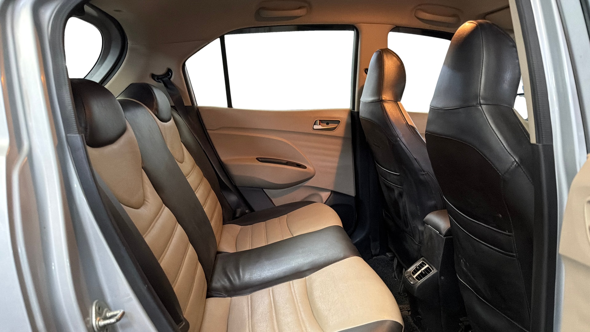 View 2018 Hyundai New Santro D-Lite Petrol Image 34 Used 2018 Hyundai New Santro D-Lite Petrol Image 34