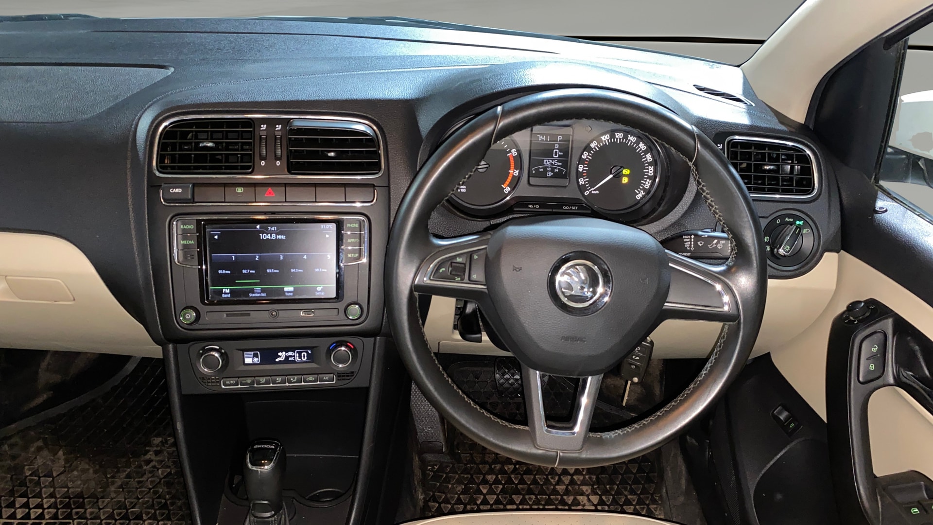 View 2019 Skoda Rapid 1.6 MPI Style Petrol AT BS IV Image 20 Used 2019 Skoda Rapid 1.6 MPI Style Petrol AT BS IV Image 20