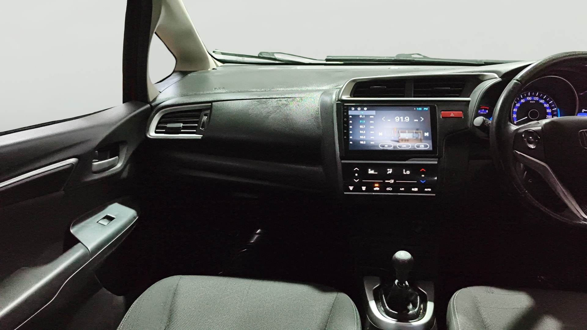 View 2015 Honda Jazz E MT Diesel Image 17 Used 2015 Honda Jazz E MT Diesel Image 17