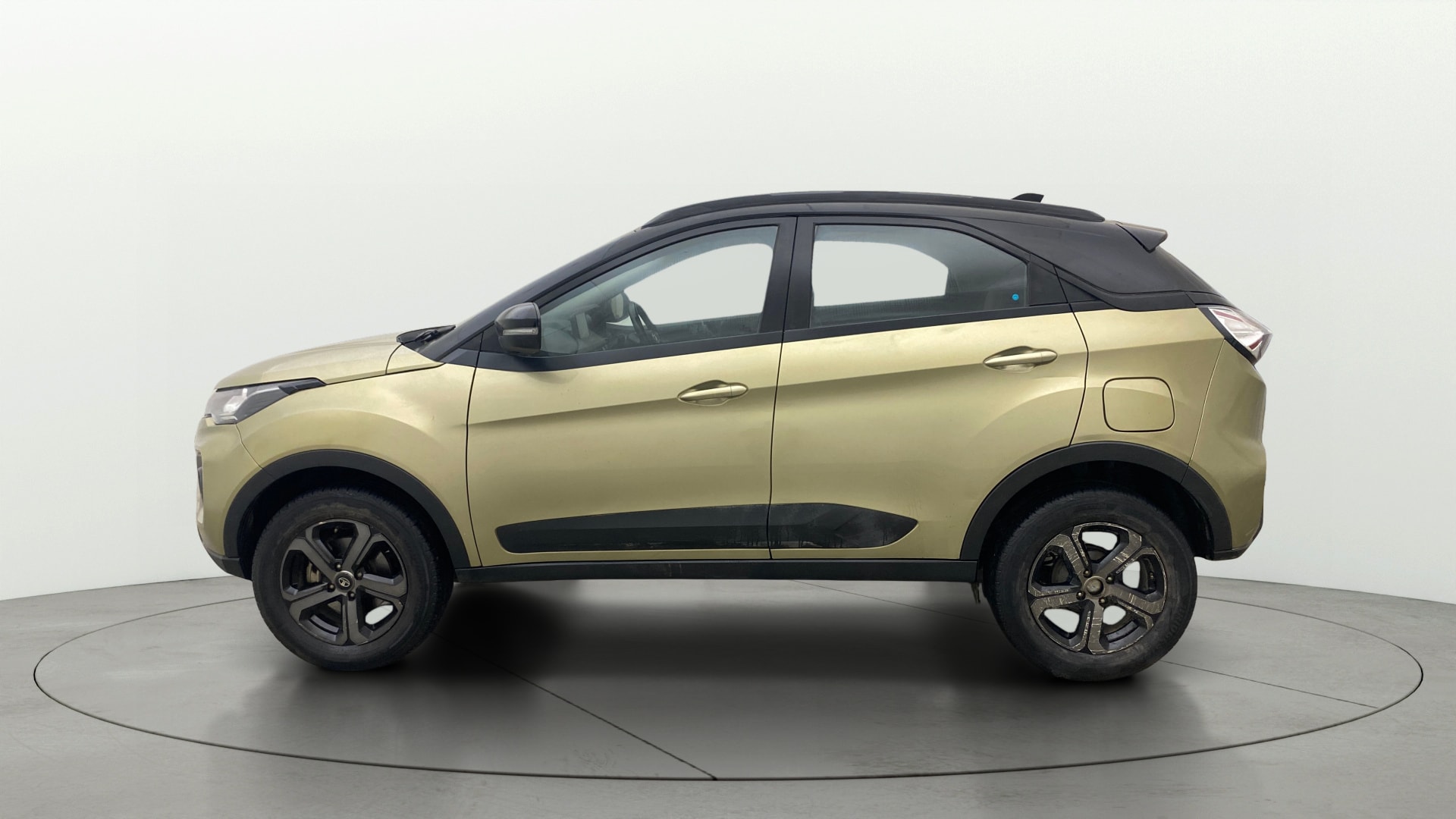View 2022 Tata Nexon Revotron XE Image 6 Used 2022 Tata Nexon Revotron XE Image 6