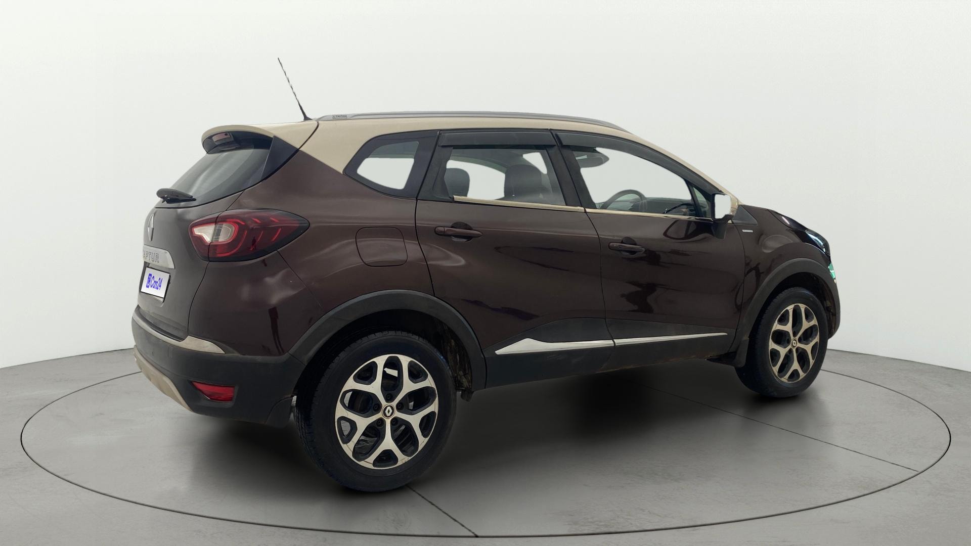 View 2019 Renault Captur Platine Petrol Dual Tone Image 46 Used 2019 Renault Captur Platine Petrol Dual Tone Image 46