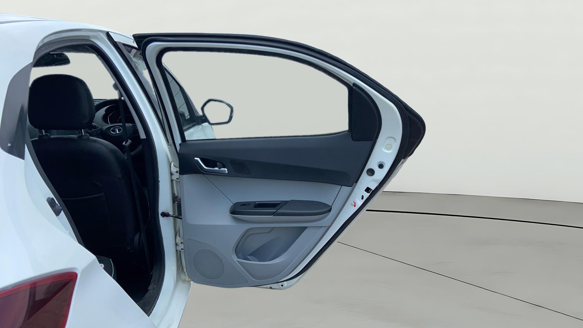 View 2021 Tata Tiago Revotorq XB Image 7 Used 2021 Tata Tiago Revotorq XB Image 7