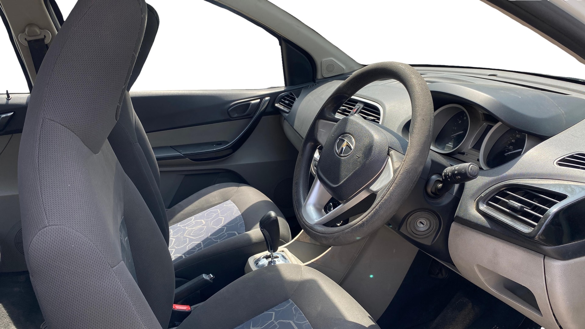 View 2018 Tata Tiago Revotorq XB Image 25 Used 2018 Tata Tiago Revotorq XB Image 25