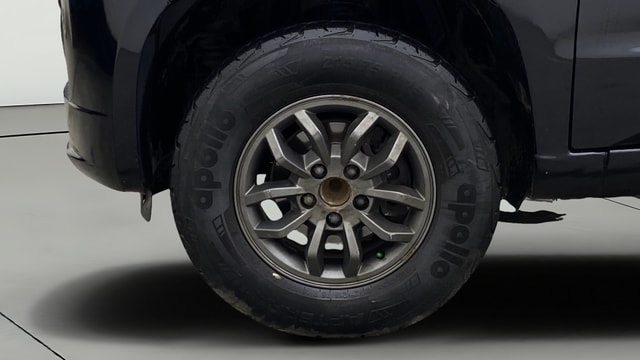 View Mahindra TUV300 Image 27 Used Mahindra TUV300 Image 27